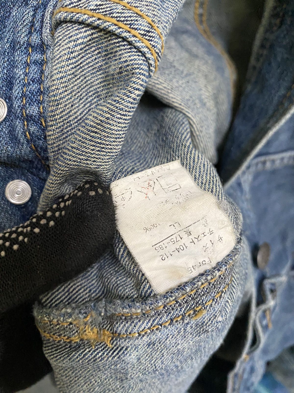Japanese Brand Vintage Distressed Denim Jacket with Western Pocket Trim Size US L / EU 52-54 / 3 - 11 Thumbnail