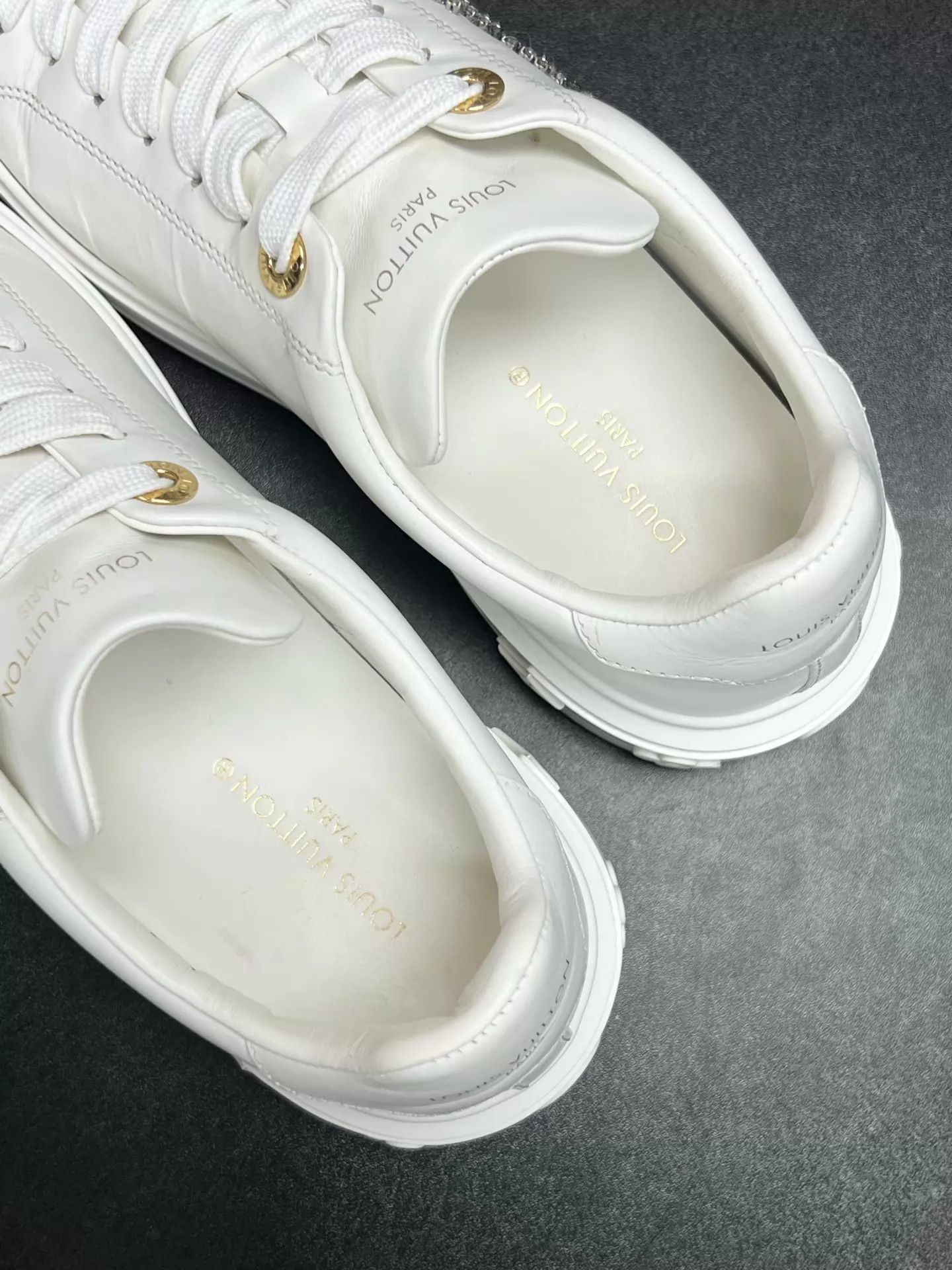 Louis Vuitton LV TIME OUT Logo White Sneaker 37 Lightly Used Size US 6.5 / IT 36.5 - 4 Thumbnail