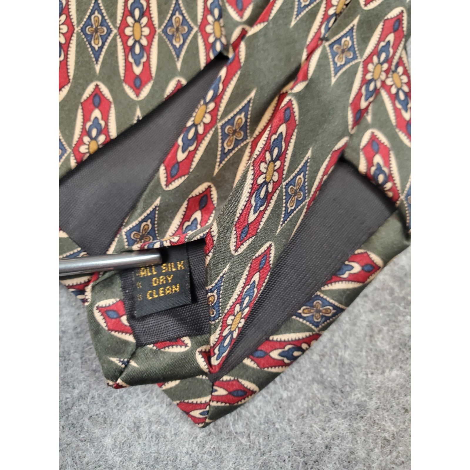 Bill Blass Vintage Men's Bill Blass Silk Necktie Retro Print Size ONE SIZE - 5 Thumbnail