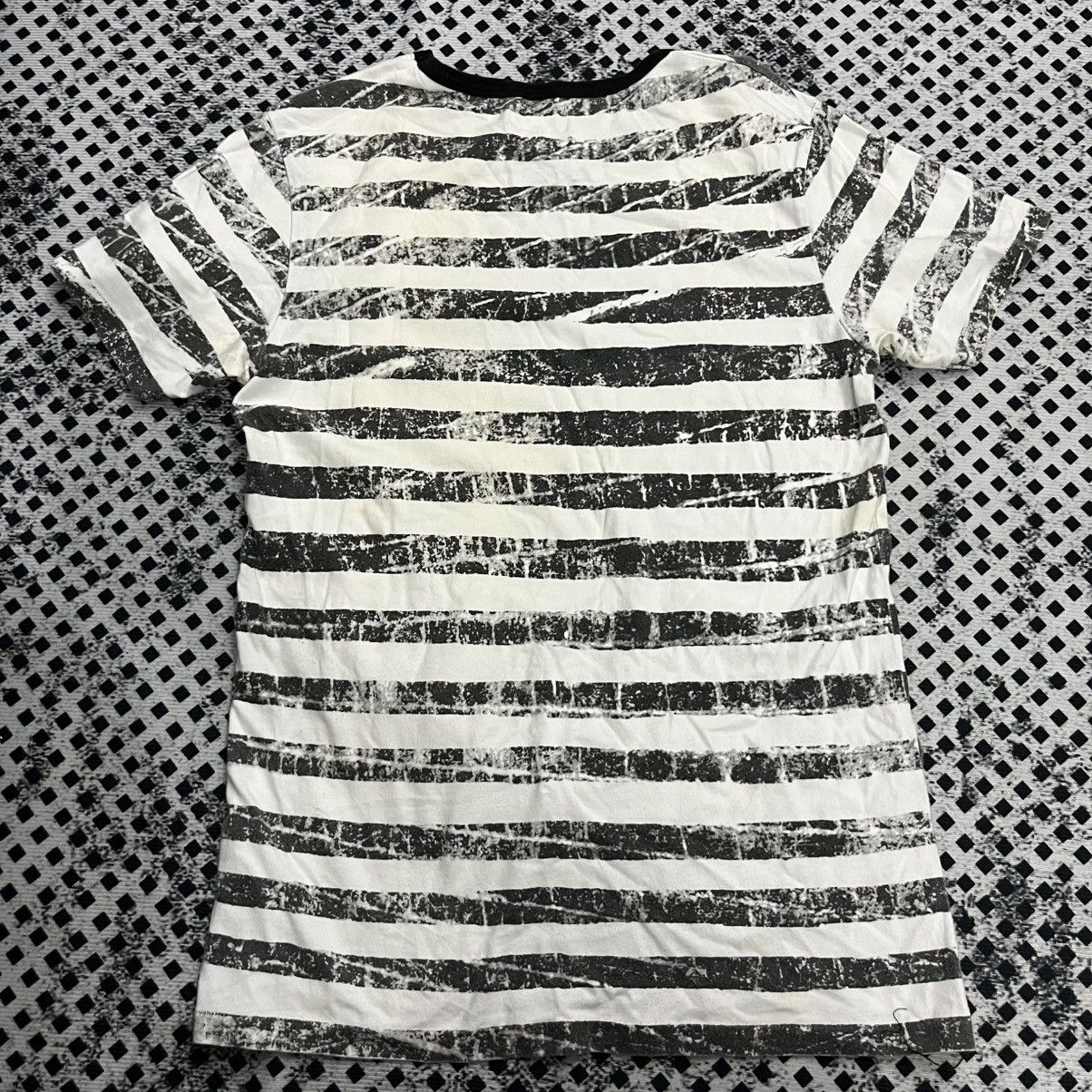 izzue 💥Izzue Japanese Designer Full Stripe Printed Punk T shirts Size US S / EU 44-46 / 1 - 10 Thumbnail