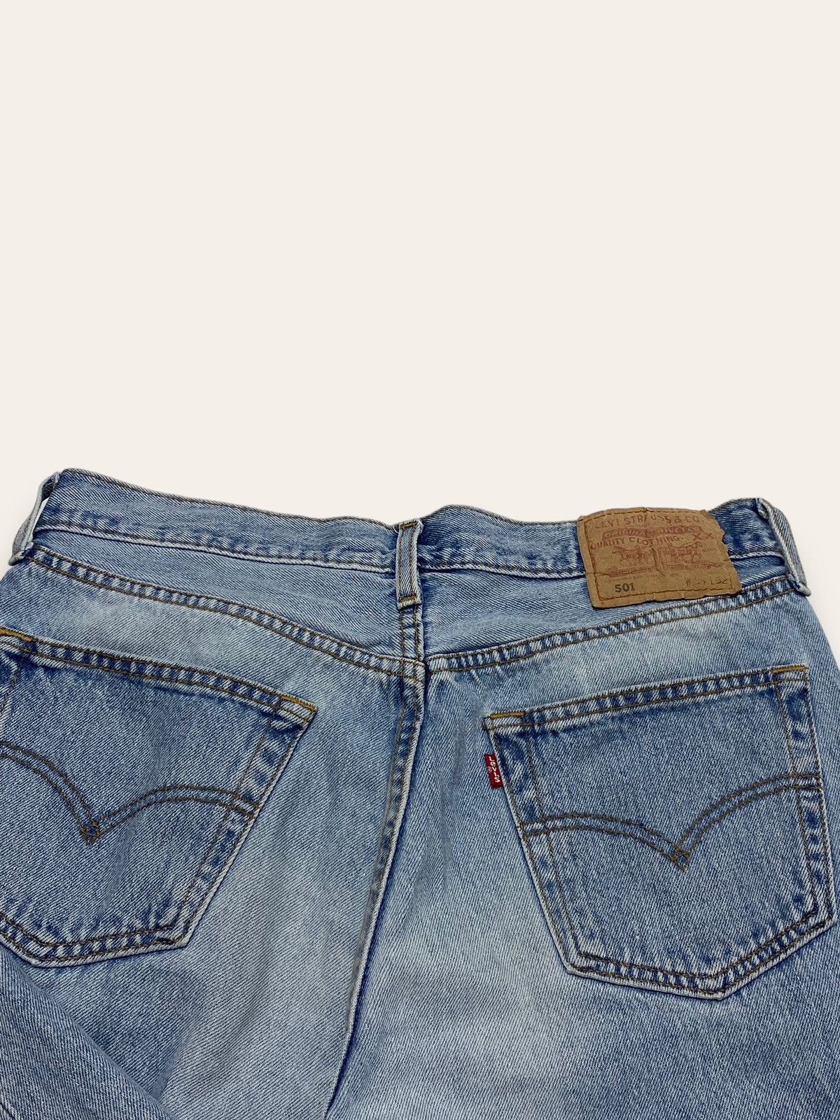 Jean 90s Vintage LEVI'S Light Wash Blue 501 Denim Jean Relax Fit Size US 32 / EU 48 - 11 Thumbnail