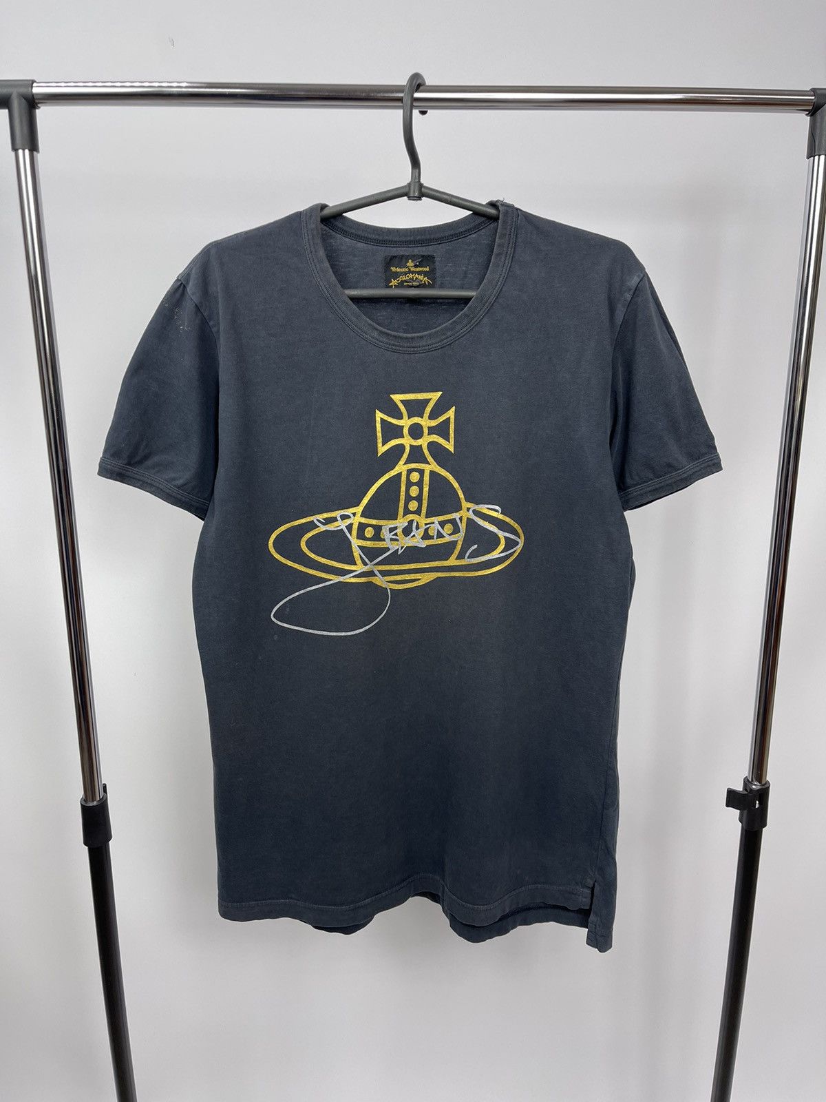 Vivienne Westwood Vivienne Westwood T-Shirt Size L Men’s Black Big Logo Gold Size US L / EU 52-54 / 3 - 1 Thumbnail