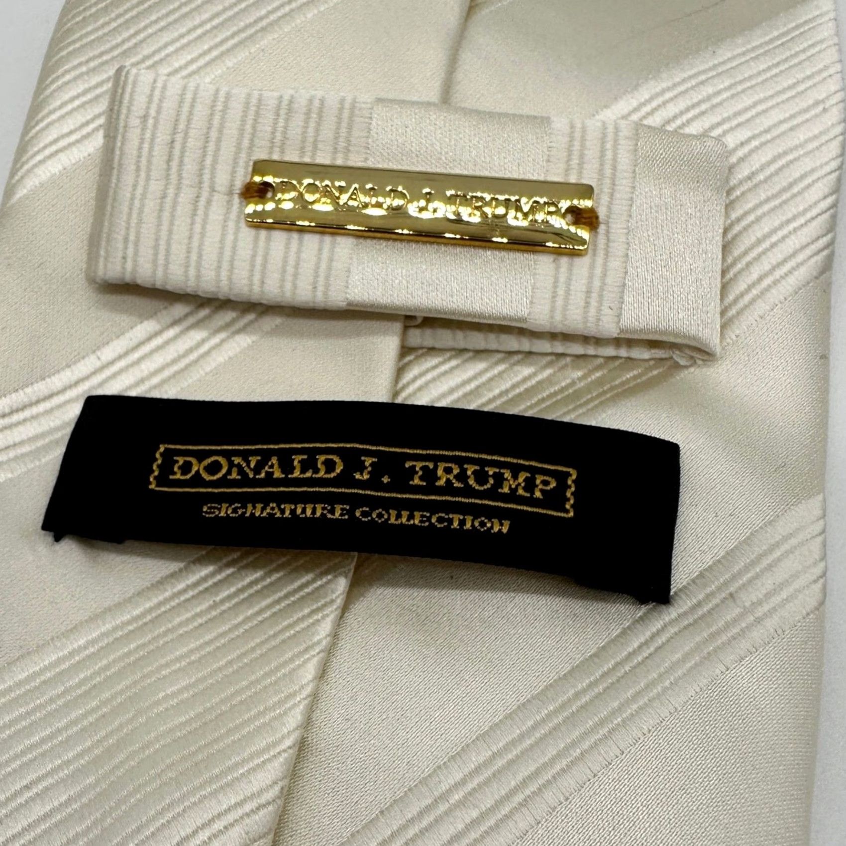 Vintage donald trump silk necktie mens one size cream gold textured office business tie Size ONE SIZE - 3 Thumbnail