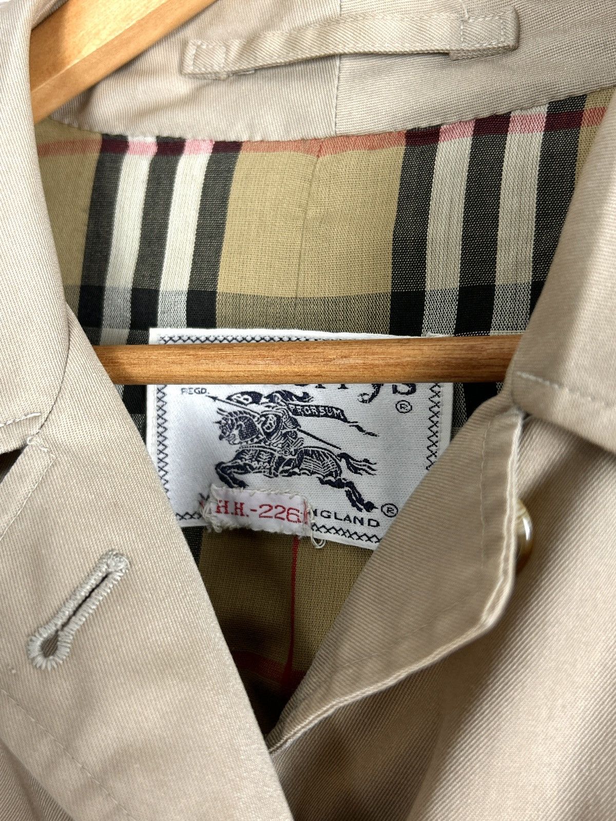 Burberry × Maison Margiela × Vintage Classic beige Burberrys Coat from 90s Size US M / EU 48-50 / 2 - 2 Thumbnail