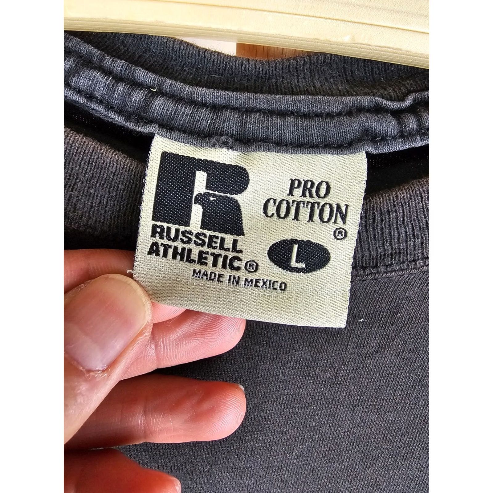 Russell Athletic VINTAGE Russell Athletic BLACK T-SHIRT SZ L ONE POCKET Short Sleeve Round Neck Men Standard Fit/Grid Gradient Sun Fade Size US L / EU 52-54 / 3 - 3 Thumbnail