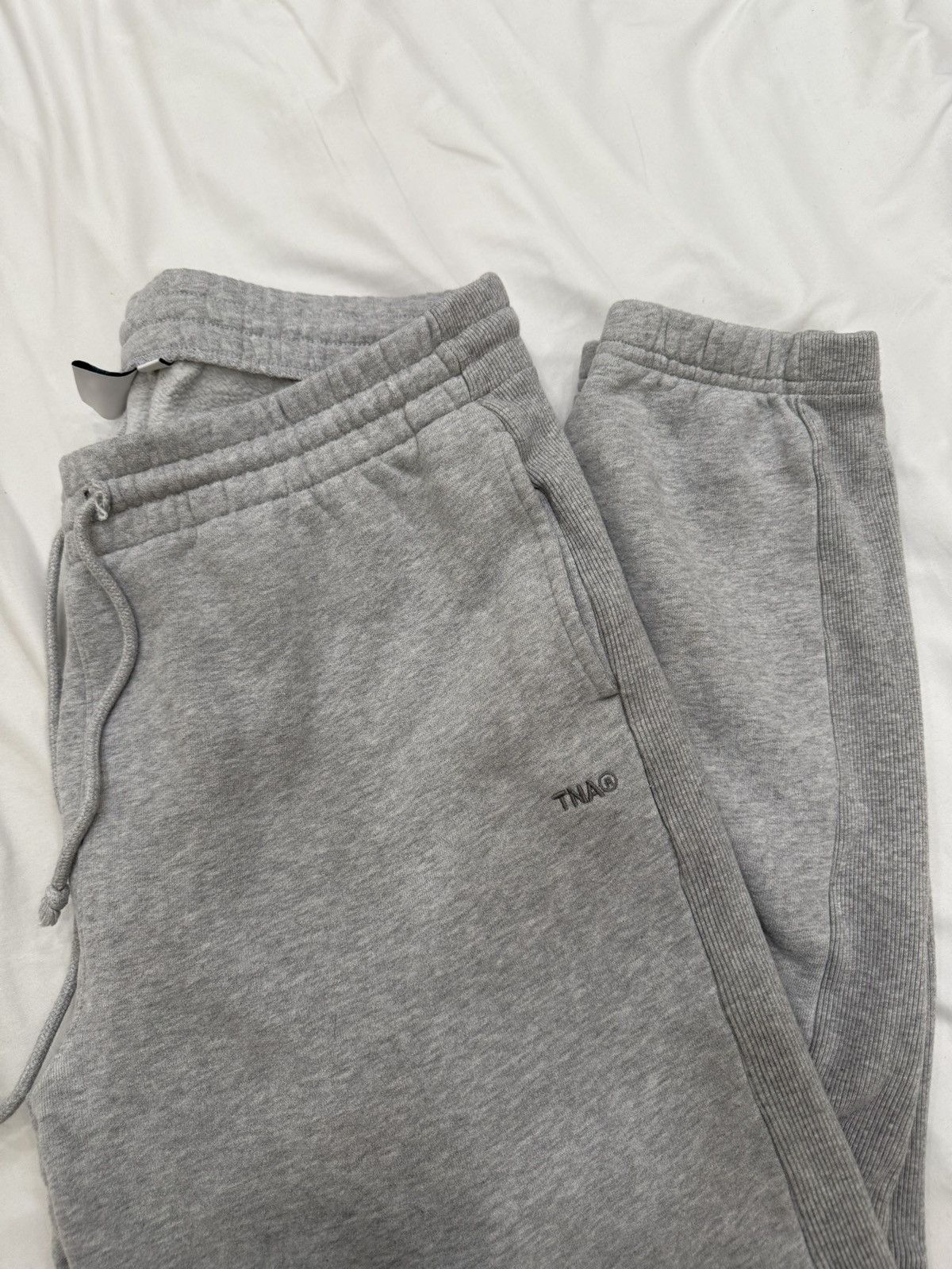Alo Yoga Aritzia TNA Sweatfleece Boyfriend Sweatpant Size 28" / US 6 / IT 42 - 1 Thumbnail