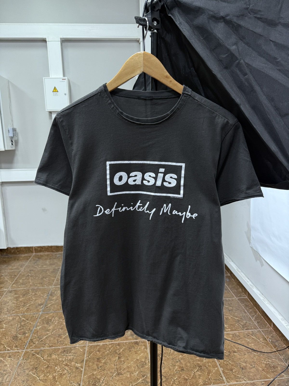 Band Tees 🇬🇧 Vintage Y2K Oasis Definitely Maybe T-Shirt Liam Gallagher Size US M / EU 48-50 / 2 - 1 Thumbnail
