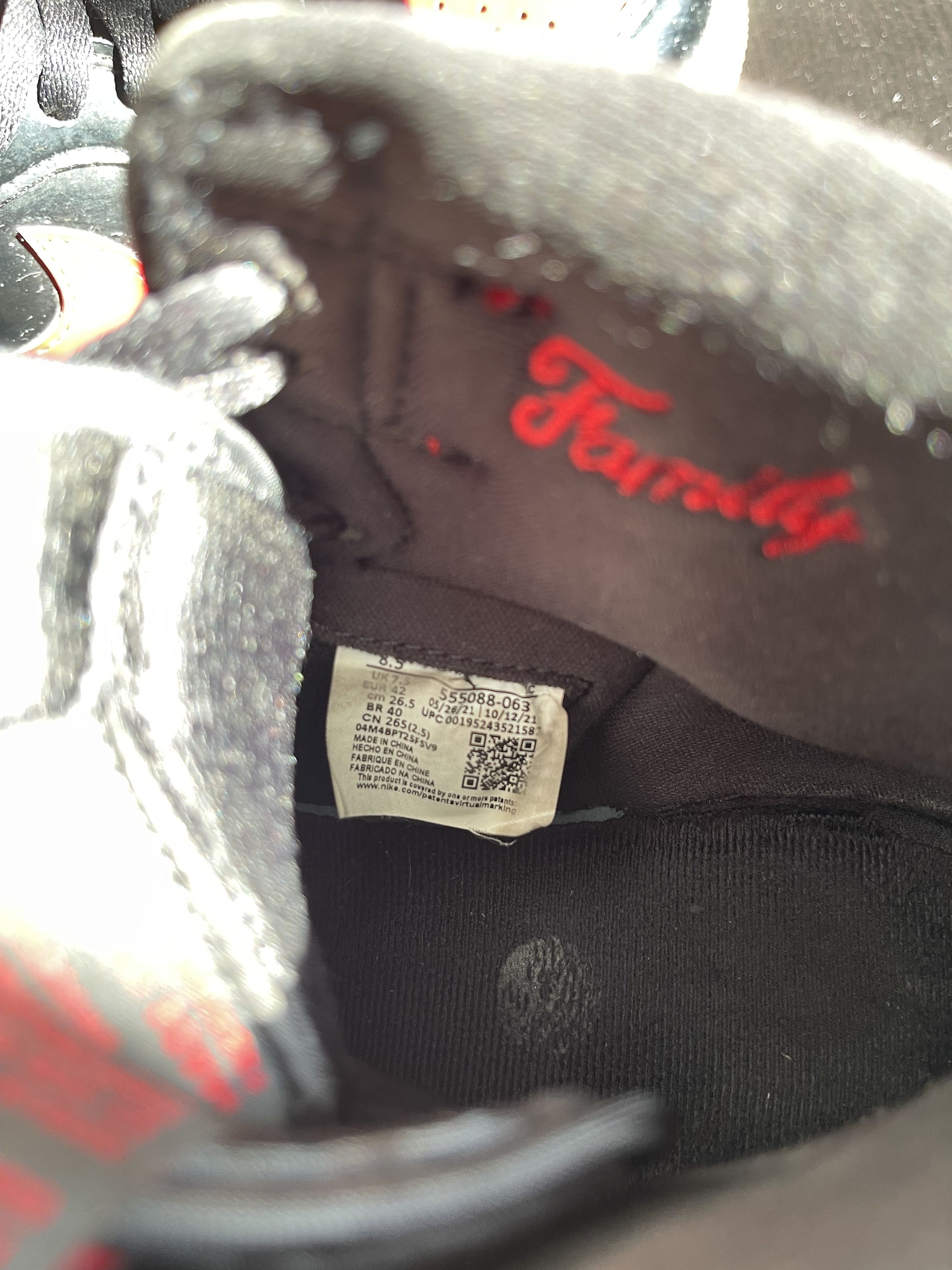 Nike Jordan 1 Patent Bred Size US 8.5 / EU 41-42 - 9 Thumbnail