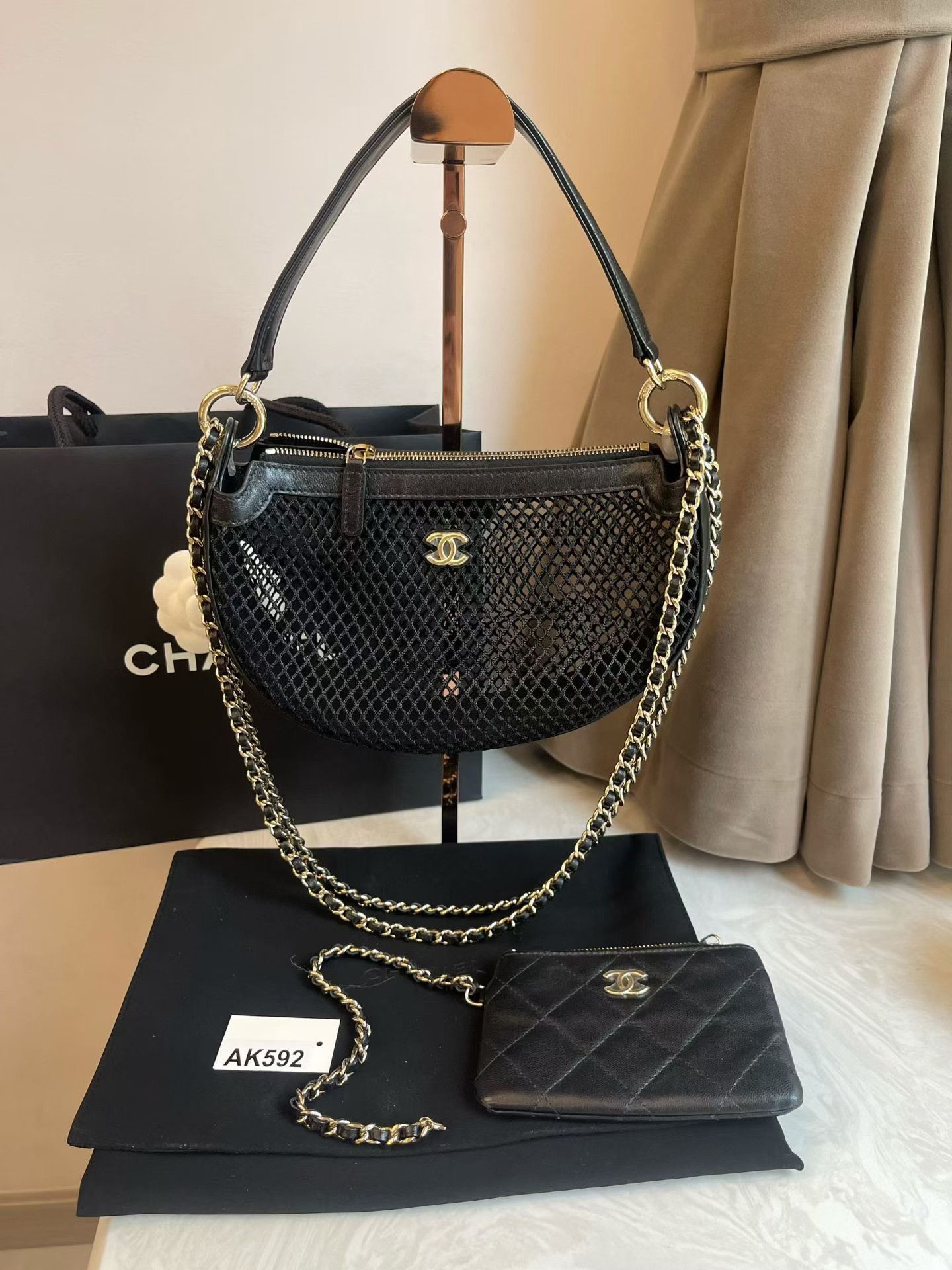 Chanel Pre-loved Bag Very good condition Size ONE SIZE - 1 Thumbnail