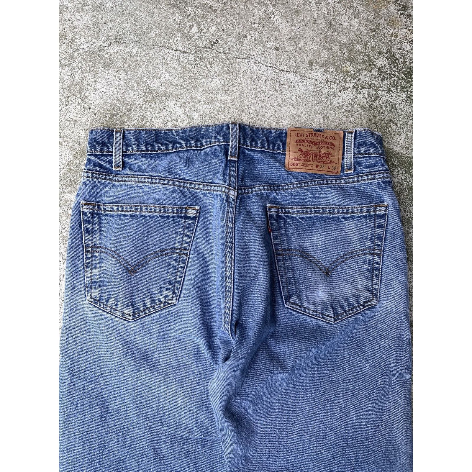 Levi's VINTAGE 90s LEVIS 505 LIGHT WASH STRAIGHT LEG DENIM JEANS Size US 35 - 6 Thumbnail