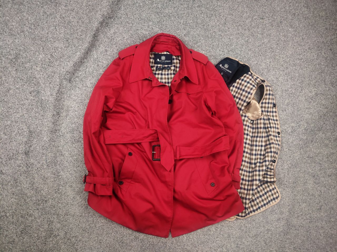 Aquascutum Aquascutum crafted England red Trench coat Jacket lining Size L / US 10 / IT 46 - 1 Thumbnail