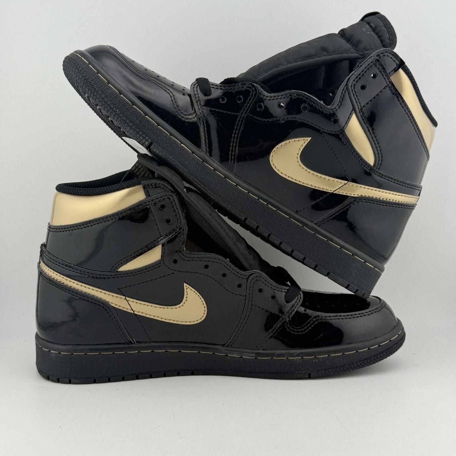 Nike Jordan 1 Metallic Gold Size US 9 / EU 42 - 5 Thumbnail