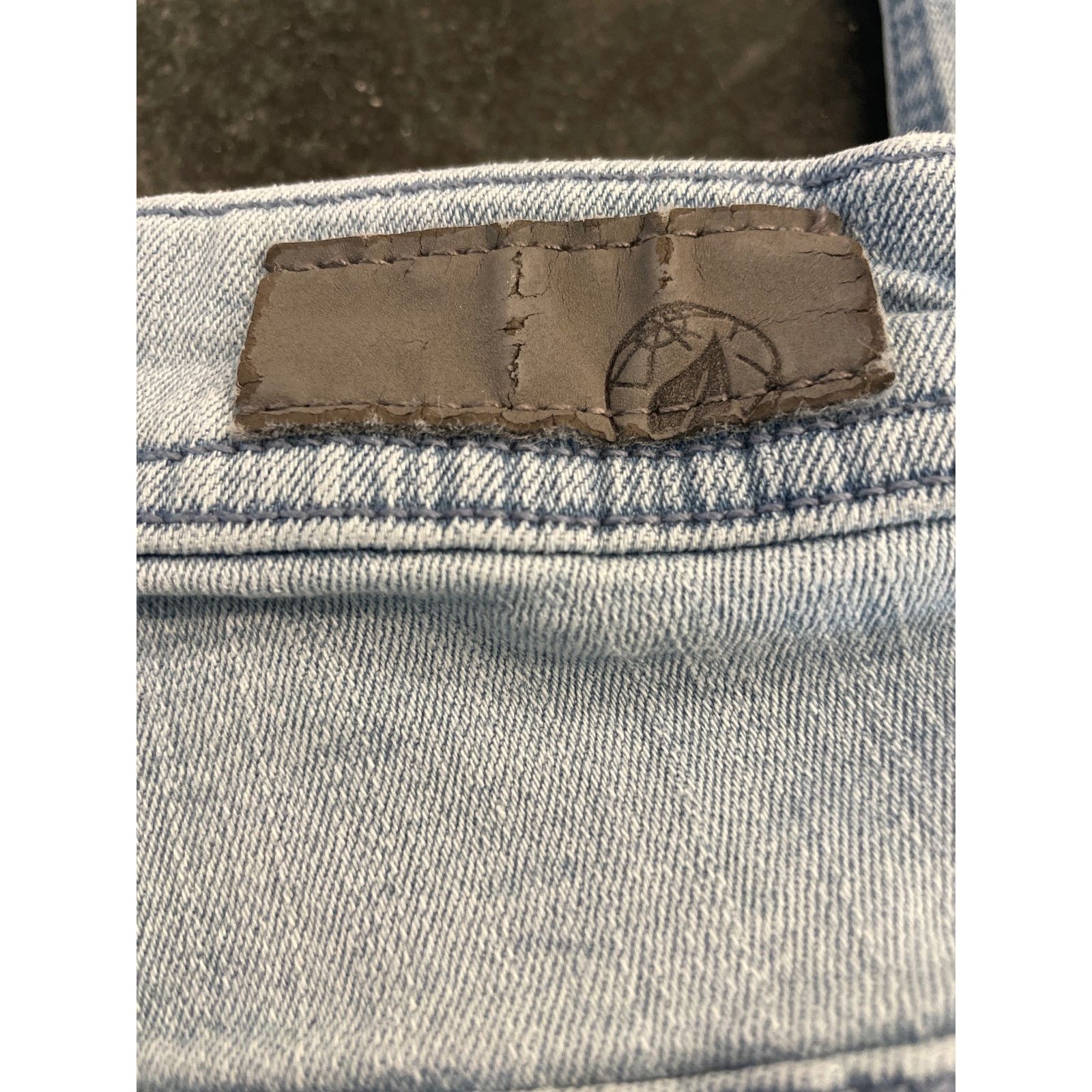 Free Planet Free Planet 30X32 sustainable CO light wash jean Size US 30 / EU 46 - 9 Thumbnail