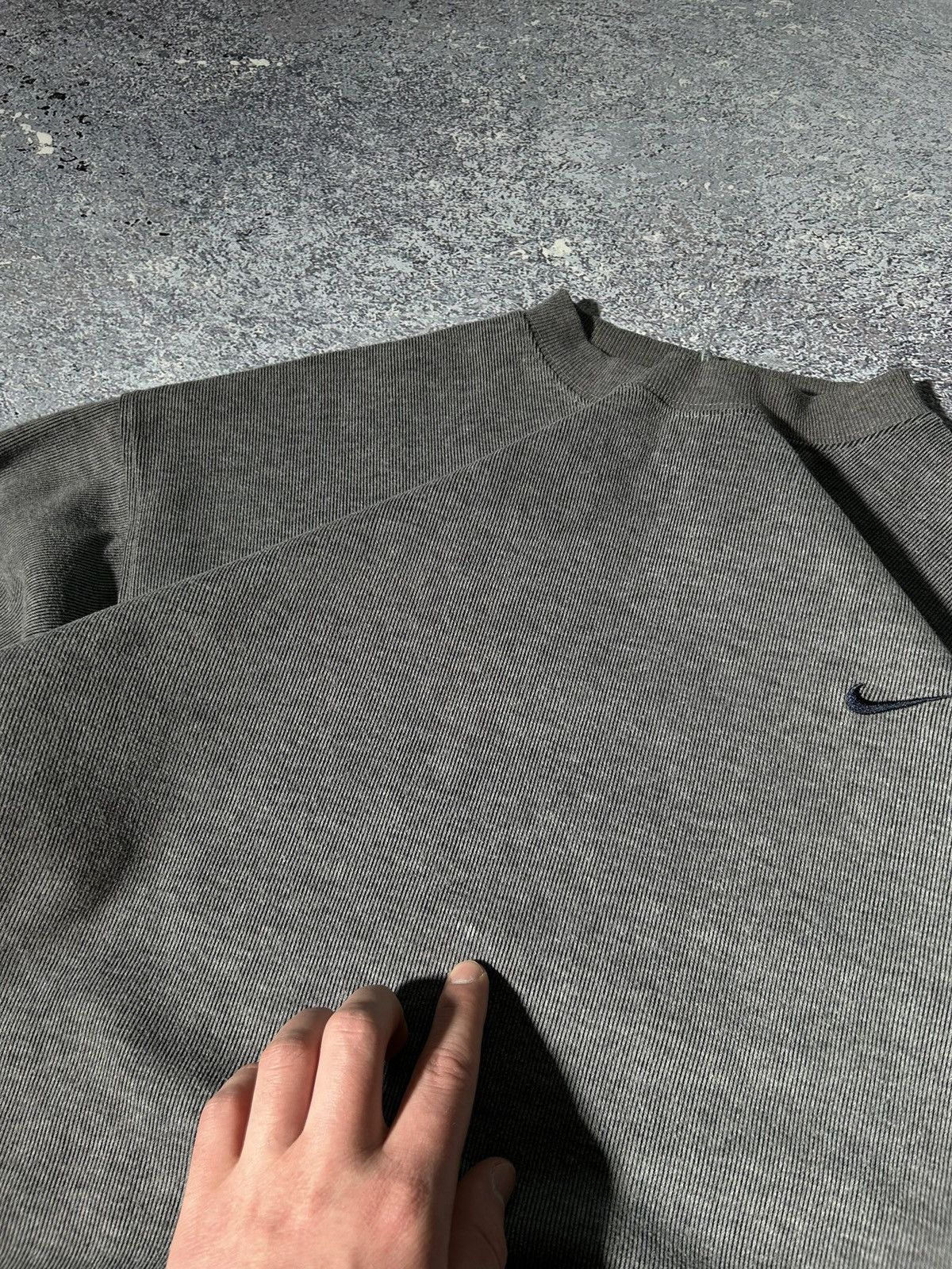 Nike Vintage Nike Sweatshirt Embroidered Swoosh Basic Logo 90’s Size US L / EU 52-54 / 3 - 3 Thumbnail