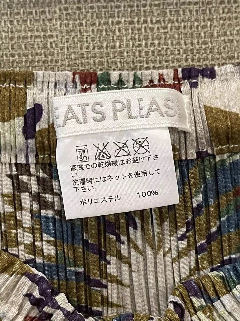 Issey Miyake Issey Miyake size:5 Medieval kaleidoscope skirt Size 22" - 3 Thumbnail