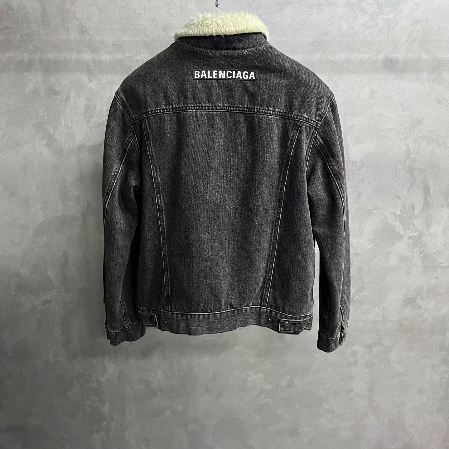 Balenciaga Balenciaga Black Shearling Lapel Denim Jacket 36 Size US XL / EU 56 / 4 - 2 Thumbnail