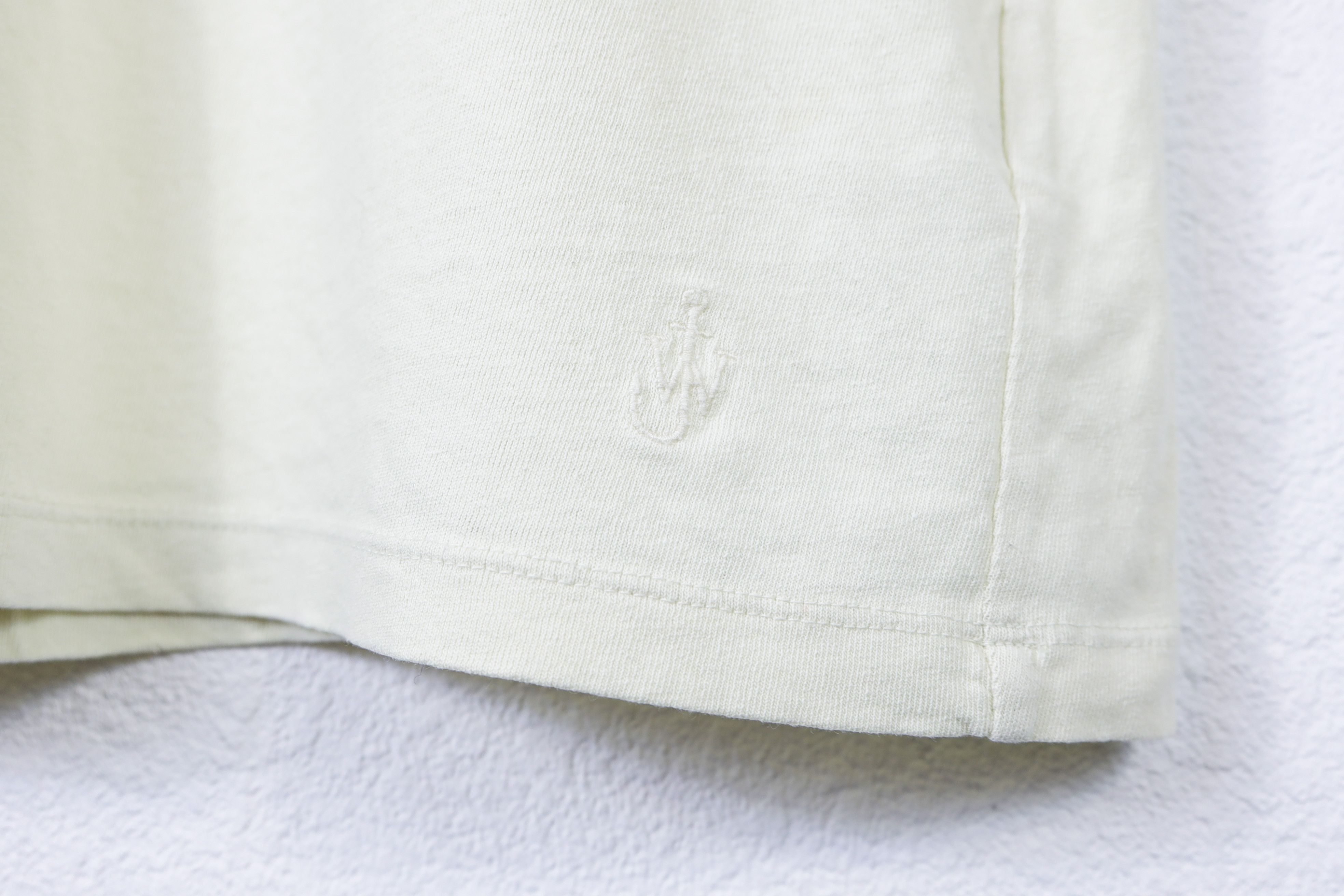 JW Anderson × Uniqlo J.W.Anderson x Uniqlo Logo Light Beige Tee T-shirt Size M / US 6-8 / IT 42-44 - 4 Thumbnail