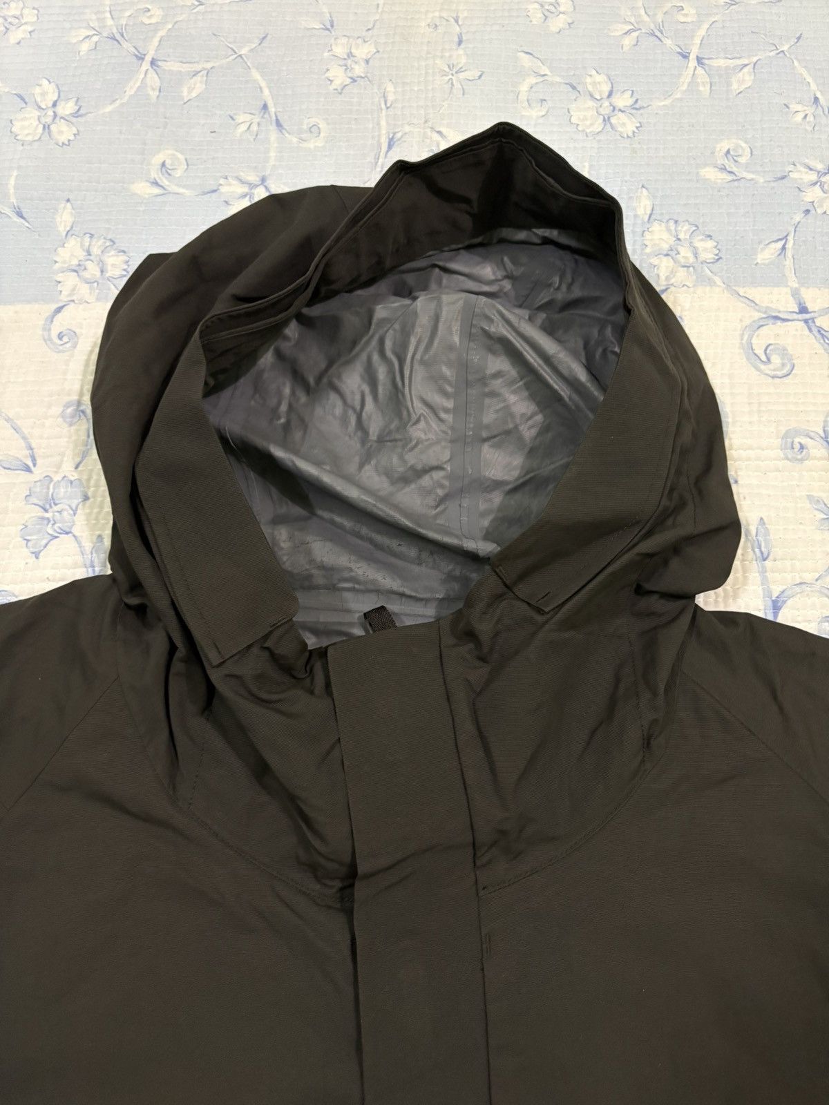 Lemaire Lemaire X Uniqlo Waterproof Olive Color Hoodies Jacket Size US L / EU 52-54 / 3 - 12 Thumbnail