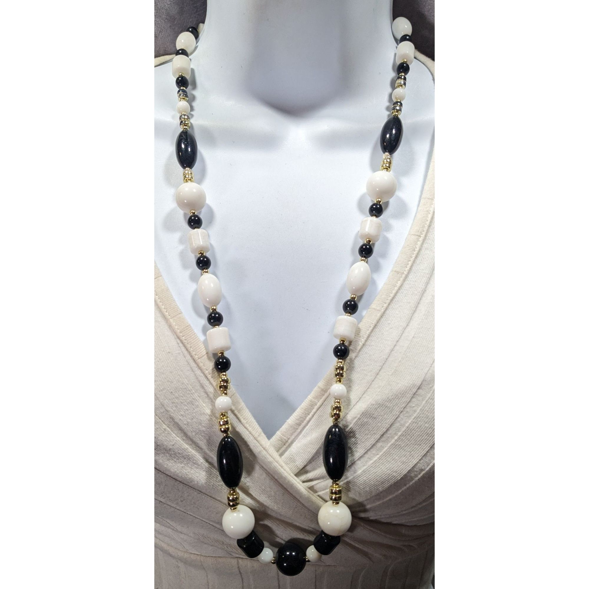 Other Retro Black White And Gold Tone Beaded Necklace Size ONE SIZE - 2 Thumbnail