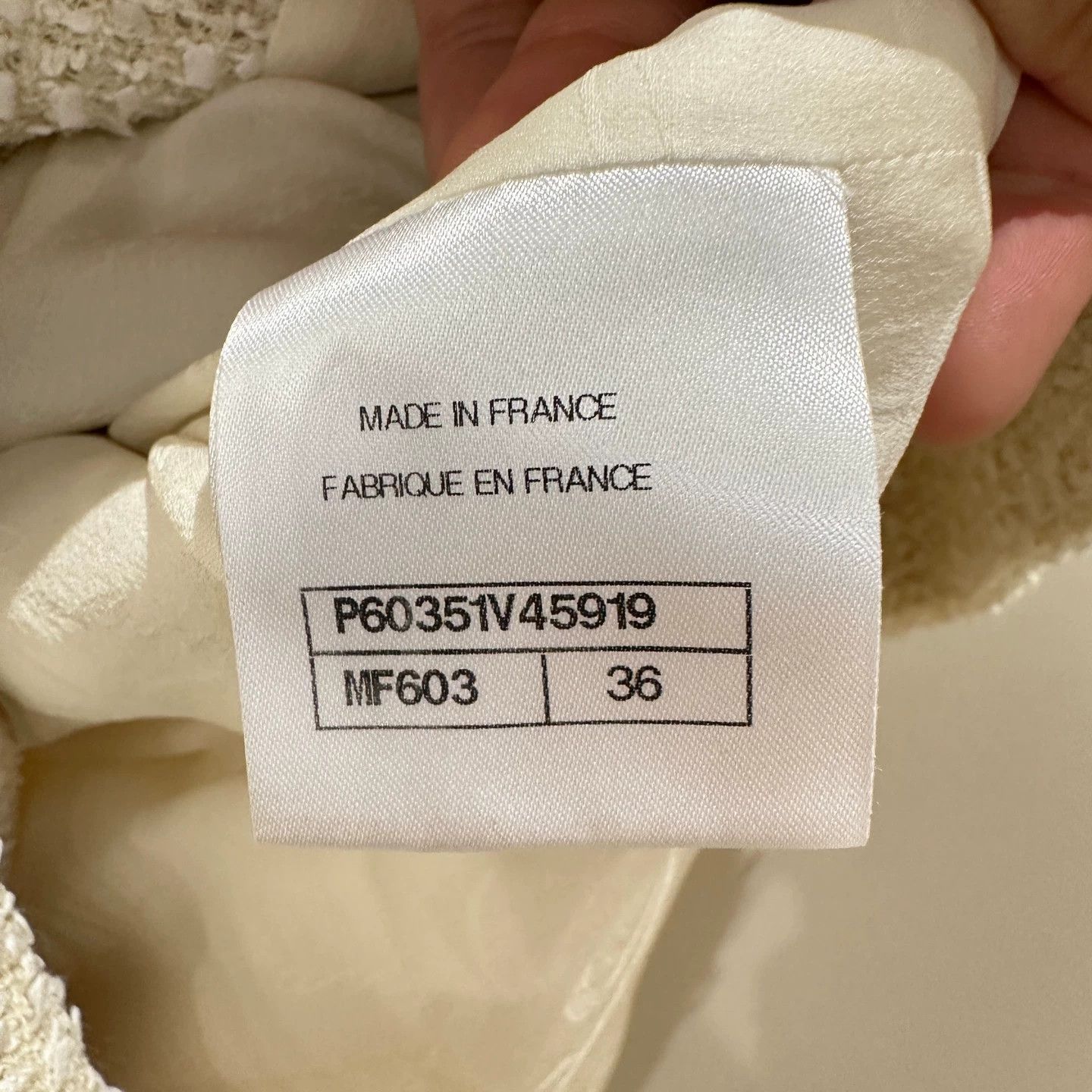 Chanel Chanel apr738 Cruise Cream Pearl Button Jacket 36 Size XS / US 0-2 / IT 36-38 - 4 Thumbnail