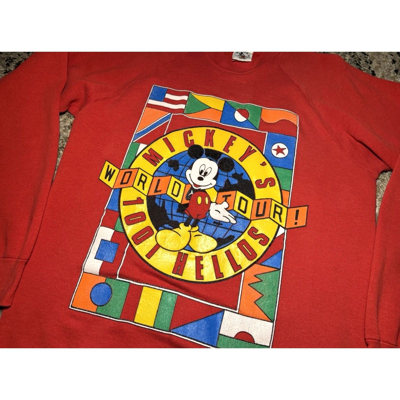 Mickey & Co. VINTAGE Mickey Mouse World Tour 1001 Hellos Crewneck Sweatshirt Shirt Large Red Mens L Shirt Size US L / EU 52-54 / 3 - 2 Thumbnail