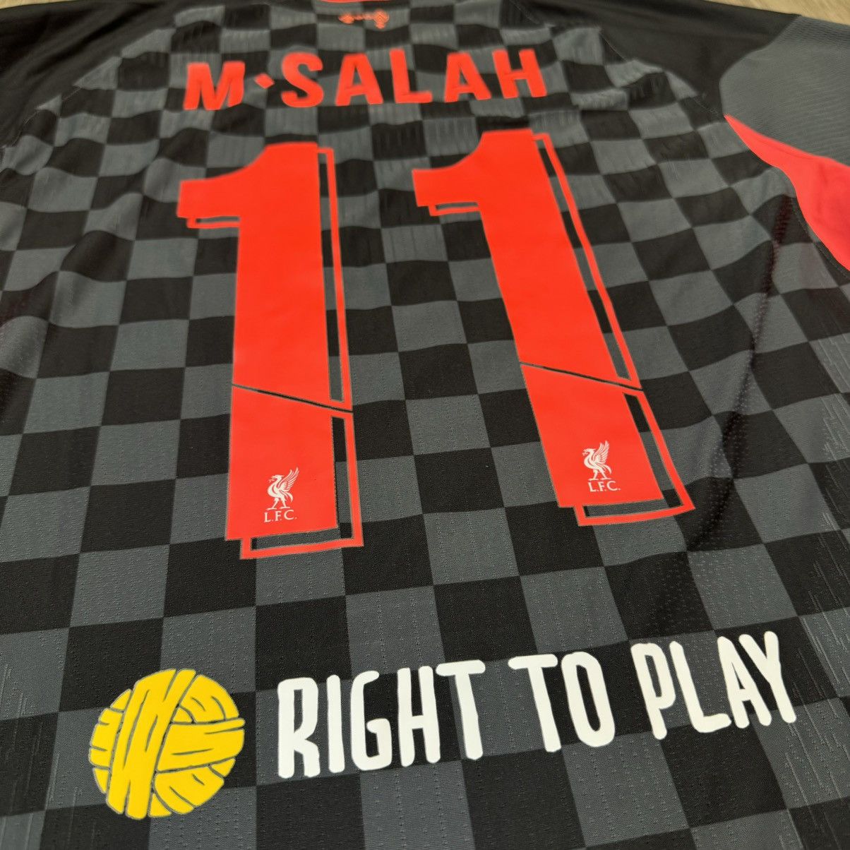 Nike Liverpool 20/21 third away shirt #11 Salah Size US L / EU 52-54 / 3 - 4 Thumbnail