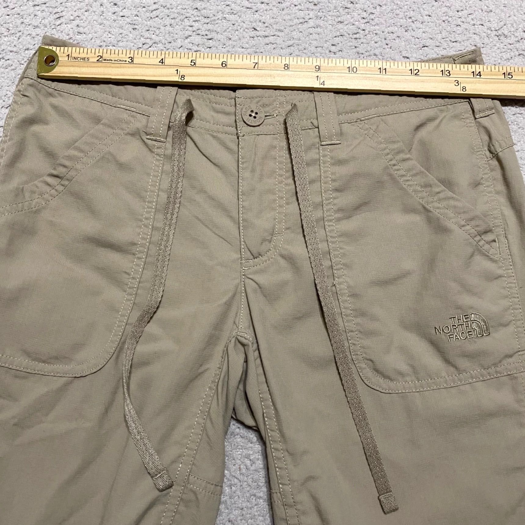 The North Face VINTAGE THE NORTH FACE Capri Pants Women Sz 8 Beige Nylon Capri Pockets 19 In inseam Regular Rise Mid 8.5-10.5 In Womens Size 27" / US 4 / IT 40 - 5 Thumbnail