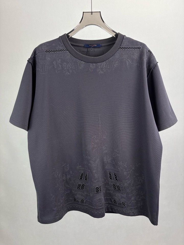 Louis Vuitton Louis Vuitton Notre Dame T-Shirt Size XXL Size US XXL / EU 58 / 5 - 1 Thumbnail