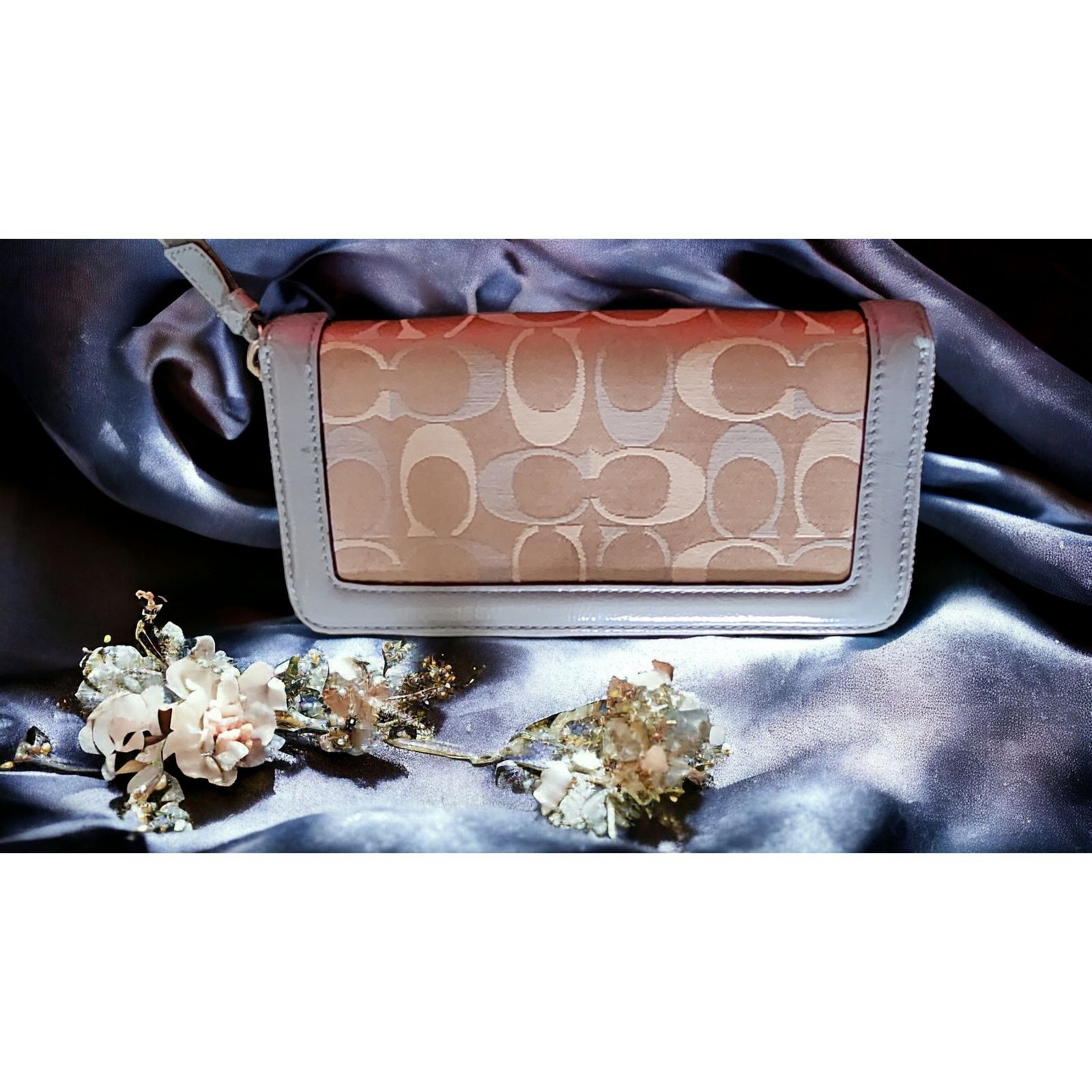 Coach Coach jacquard, patent leather, zip style clutch wallet Size ONE SIZE - 2 Thumbnail