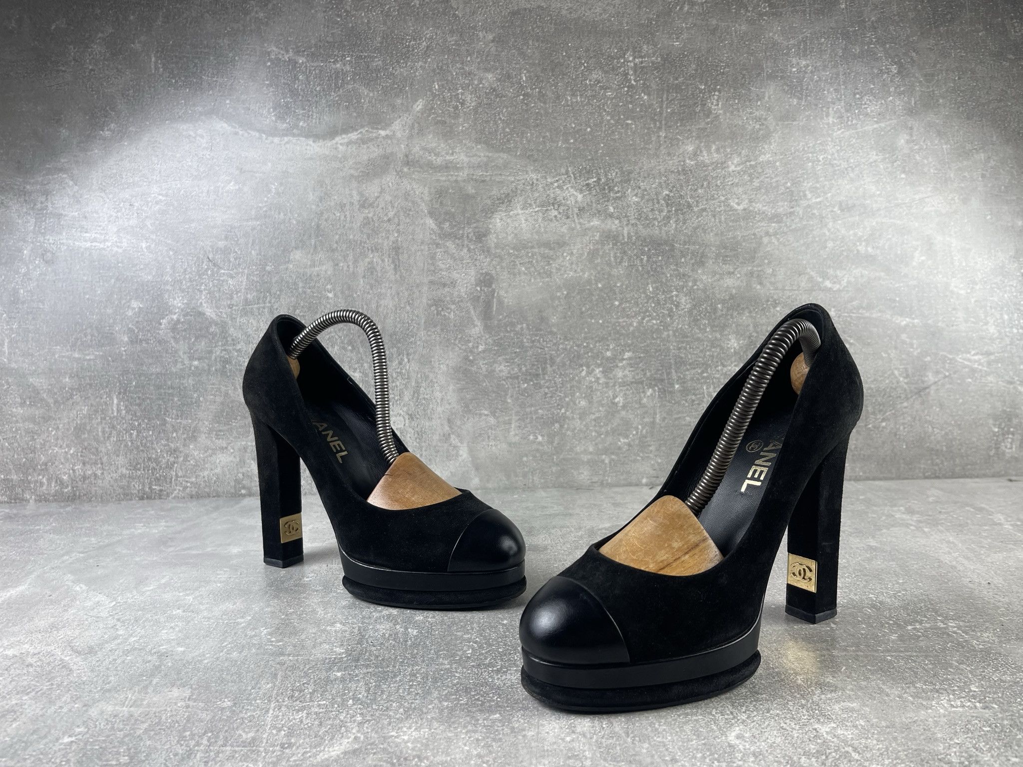 Chanel Chanel Classic Escarpins Suede Leather Cap Toe Pumps Heels Size US 8 / IT 38 - 4 Thumbnail