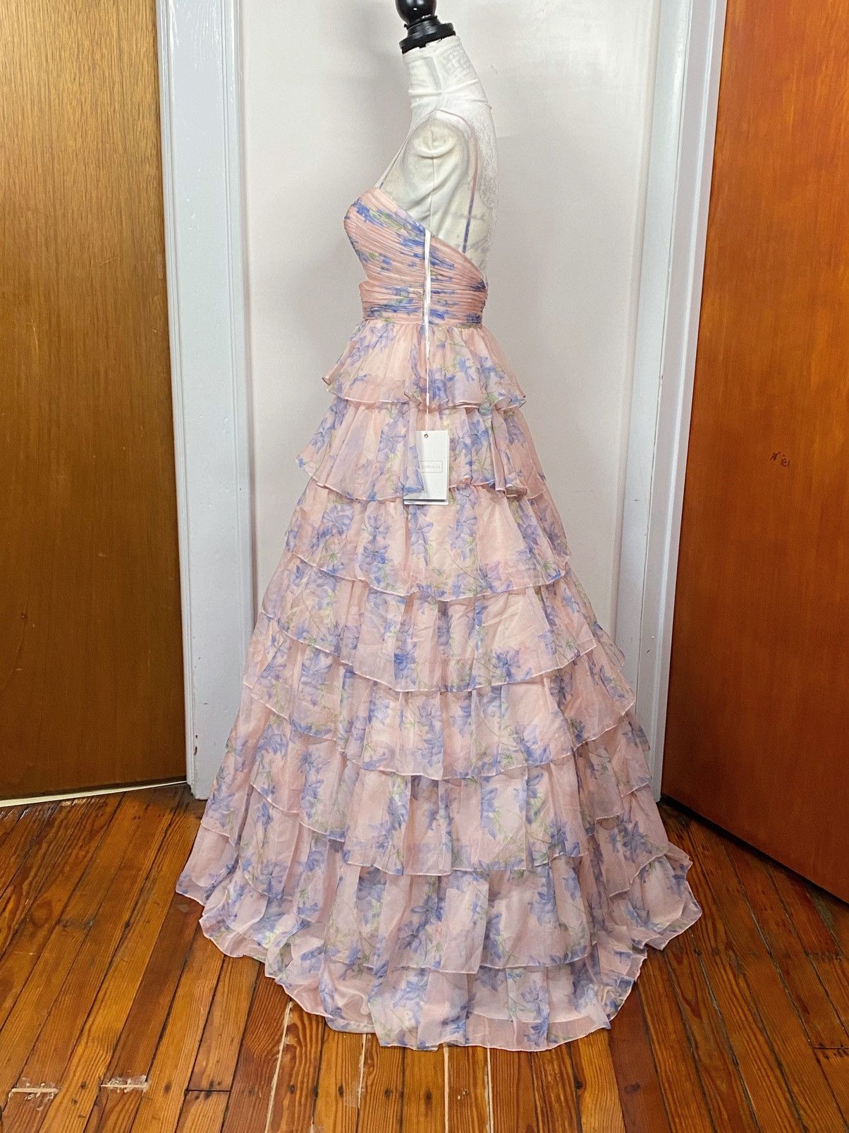 Mac Duggal Mac Duggal Floral Cut Out Ruffle Layered Gown size 4 Size S / US 4 / IT 40 - 8 Thumbnail