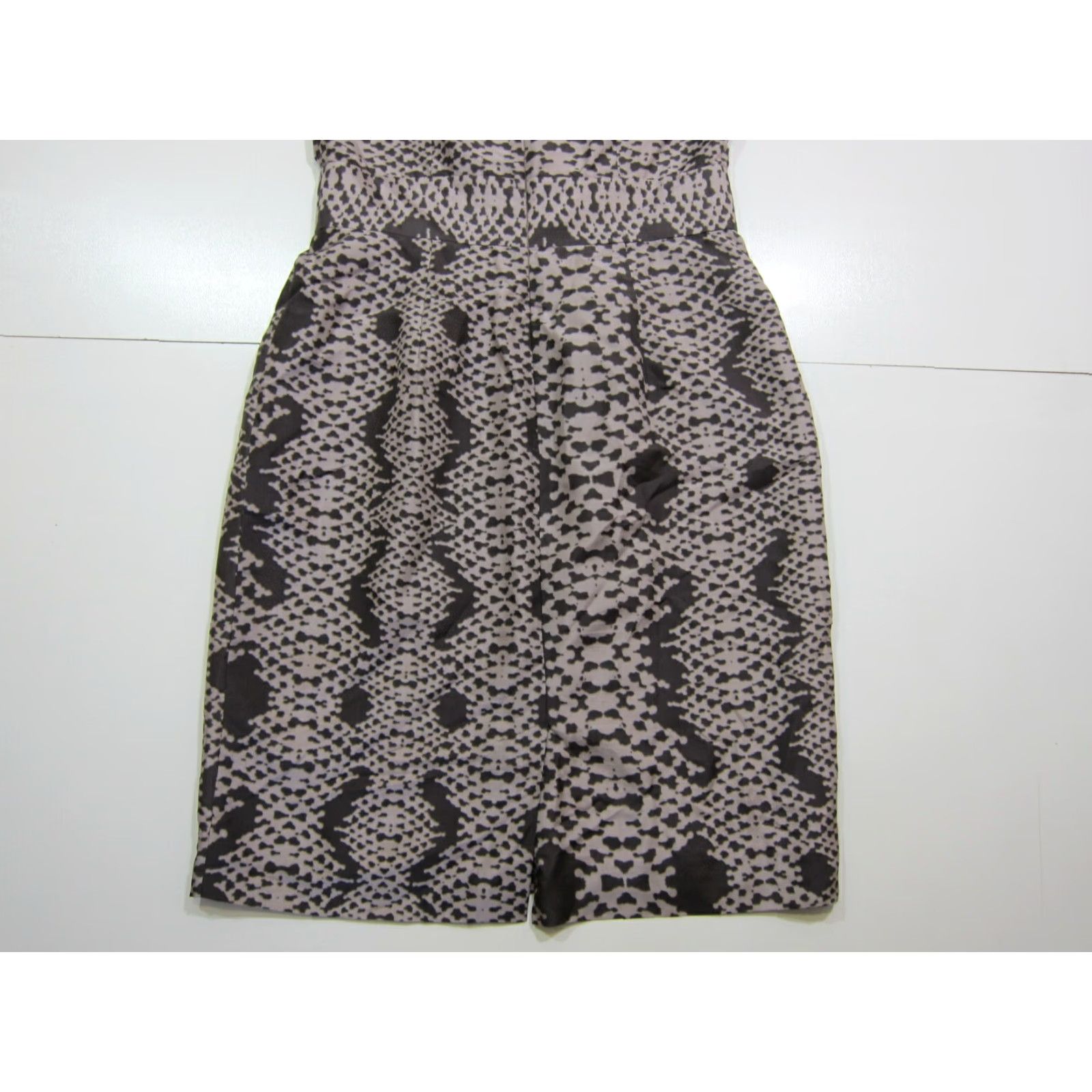 Banana Republic Banana Republic 100% Silk Grey Snake Print V-Neck Sleeveless Dress Women 6/M Size M / US 6-8 / IT 42-44 - 8 Thumbnail