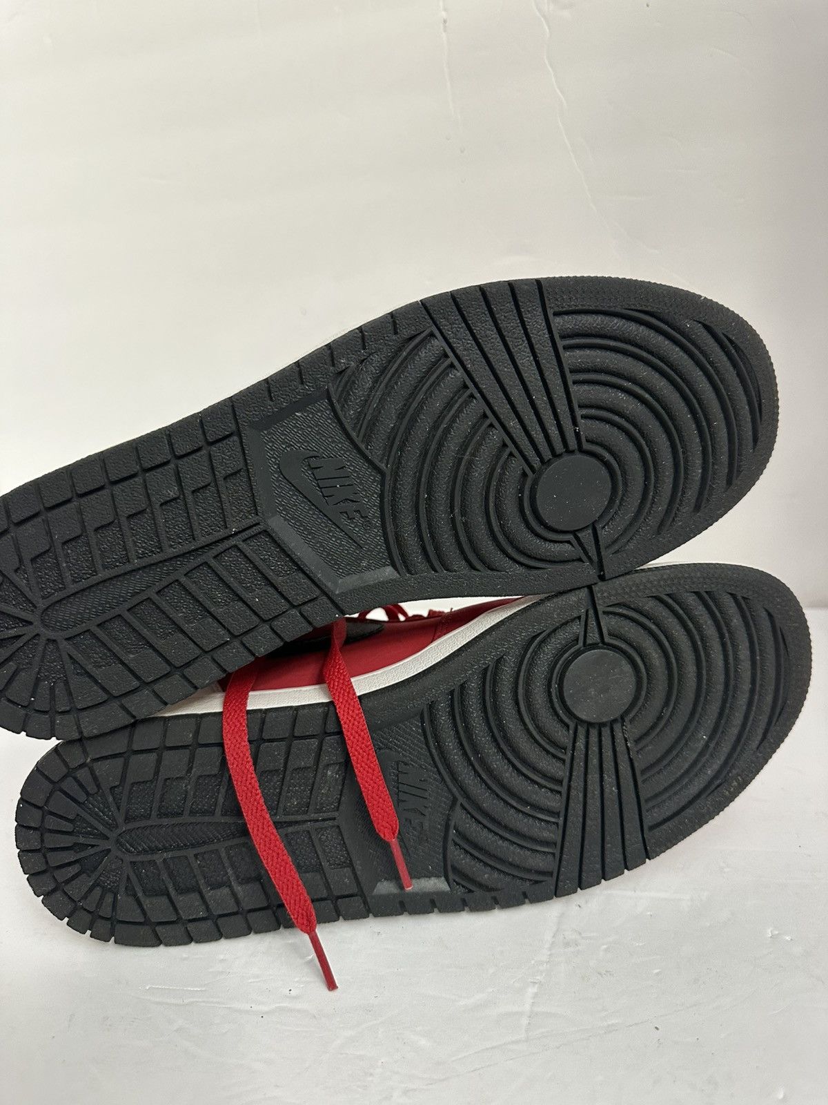 Nike Air Jordan 1 Retro Mid Size US 10.5 / EU 43-44 - 11 Thumbnail