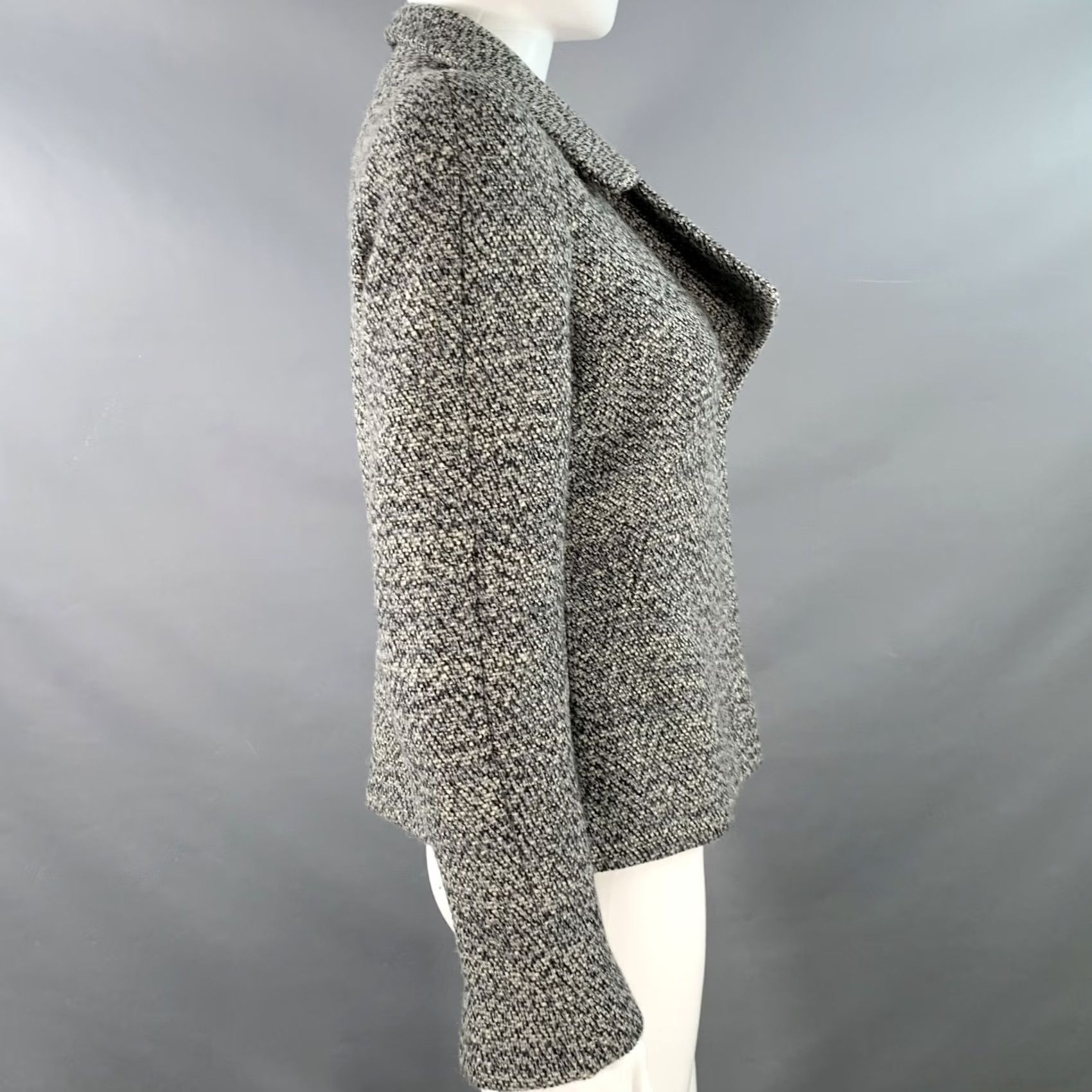 Alexander McQueen ALEXANDER MCQUEEN Size 4 Grey Black Wool Blend Boucle Single Breasted Jacket Women XS? Size S / US 4 / IT 40 - 4 Thumbnail