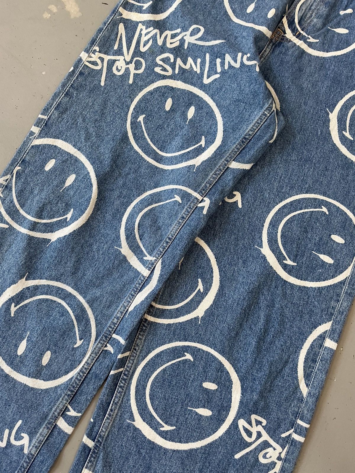 Designer × Vintage Vintage smiley crazy smiles printed denim Size 28" / US 6 / IT 42 - 4 Thumbnail