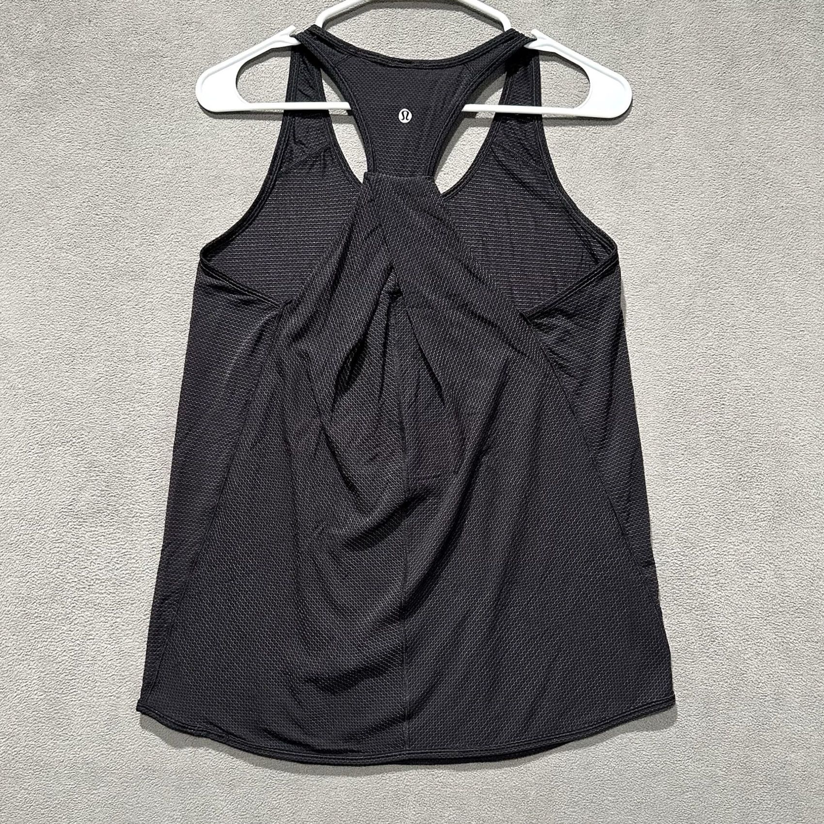 Lululemon Lululemon Essential Tank Womens 6 Black Twist Back Performance Stretch Tank Top Sleeveless Racerback Scoop Neck Activewear Yoga Mens Womens Size M / US 6-8 / IT 42-44 - 2 Thumbnail
