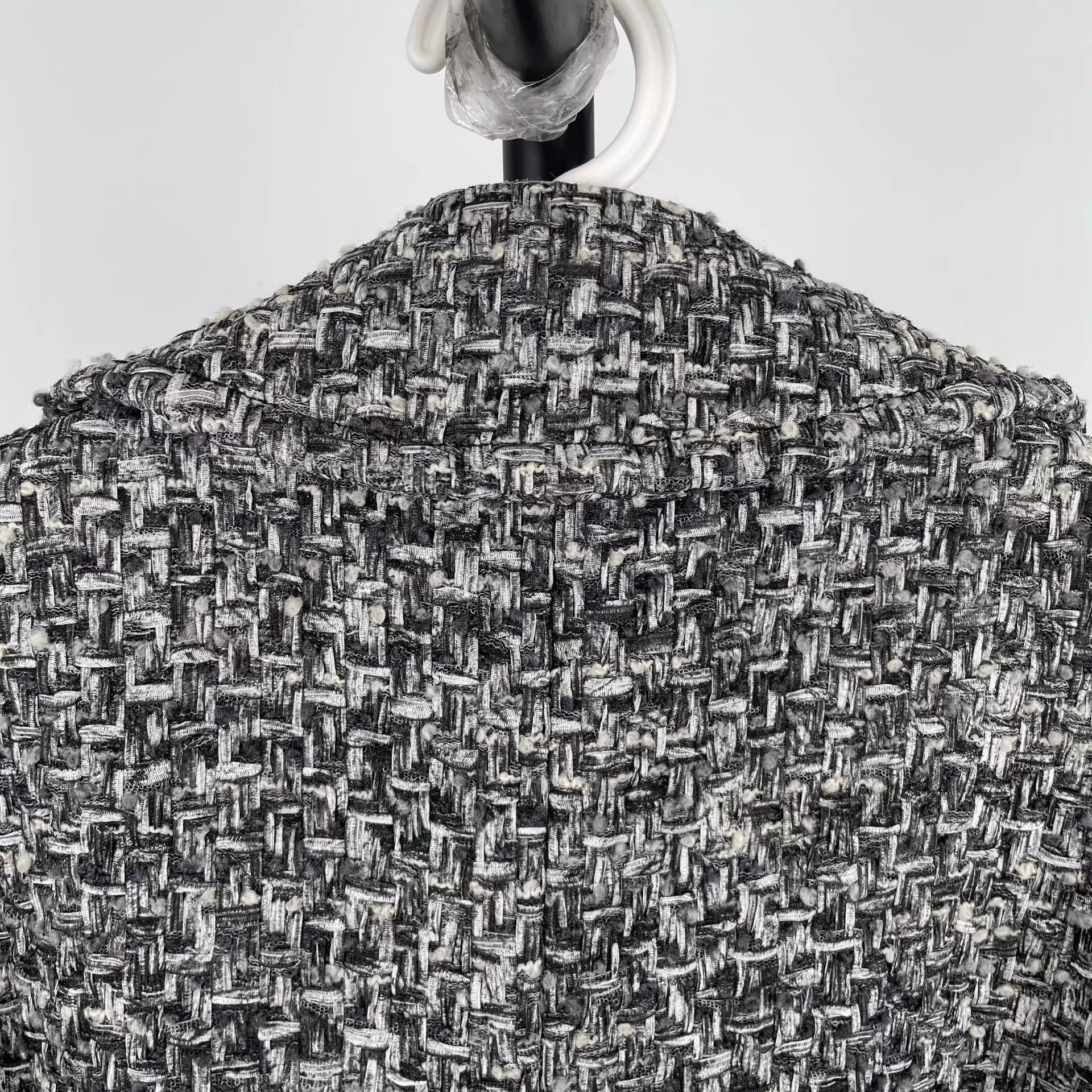 Chanel Chanel Tweed Jacket Size 42 Size M / US 6-8 / IT 42-44 - 7 Thumbnail