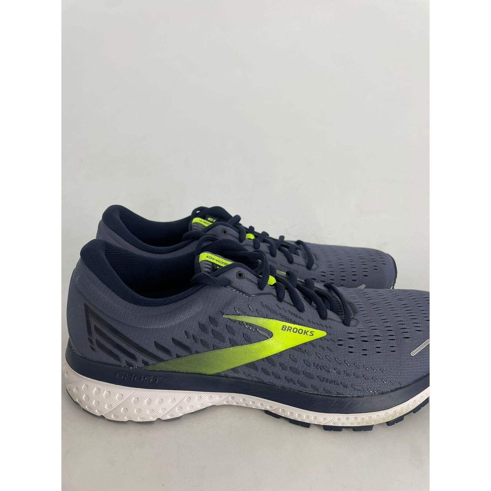 image of Brooks Mens Ghost Gray/green Running Shoes Size 11.5 in Black