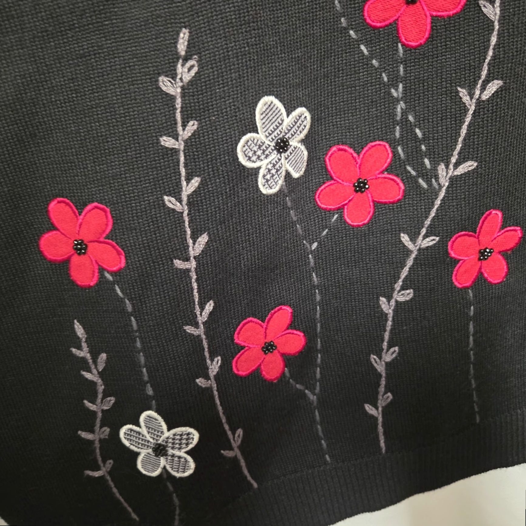 Vintage VINTAGE Alfred Dunner Womens 3X Black Sweater Floral Beaded Shoulder Pads Knit Pullover Crew Neck Long Sleeve Autumn Winter Womens Size XXL / US 16-18 / IT 52-54 - 4 Thumbnail