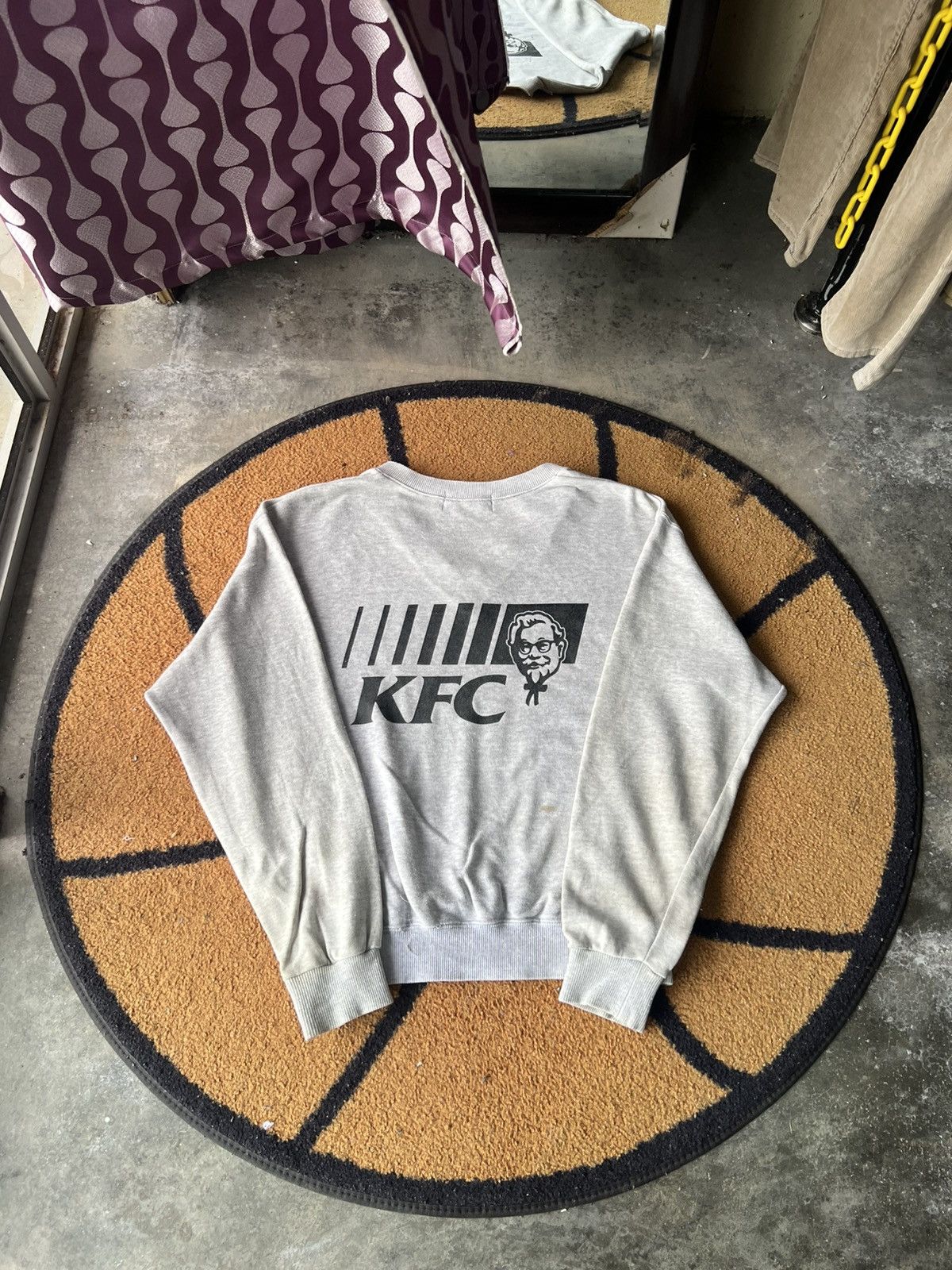 Other 🔥Vintage V Neck KFC Sweatshirt Size US M / EU 48-50 / 2 - 2 Thumbnail