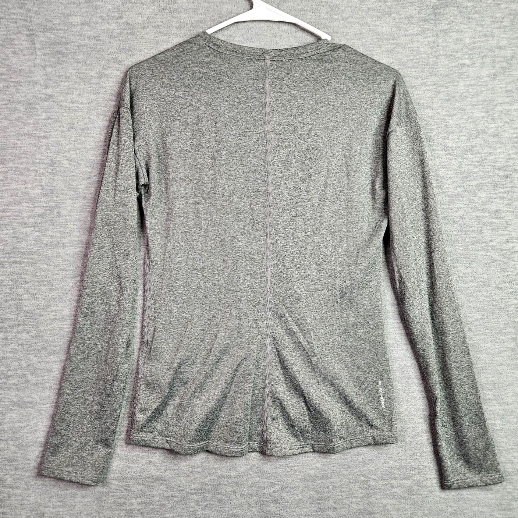 The North Face The North Face Shirt Womens PS Petite Gray Long Sleeve Performance Top Shirt Size S / US 4 / IT 40 - 2 Thumbnail