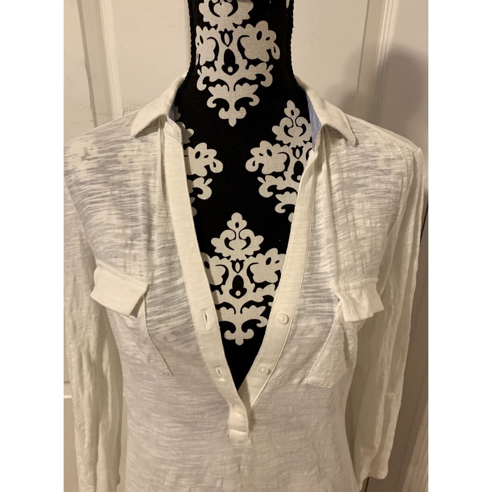 Jones New York VINTAGE? WOMENS Jones Newyork Shirt S White V-Neck Burnout Style Roll Sleeves Top Shirt#2169 Size S / US 4 / IT 40 - 2 Thumbnail