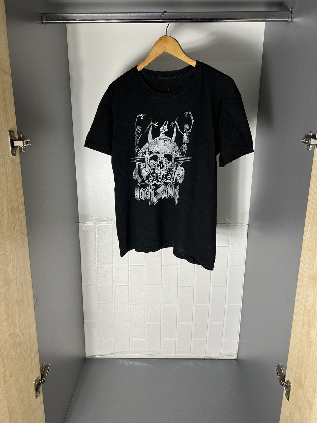 Band Tees VINTAGE BLACK SABBATH WORLD TOUR ROCK T-SHIRT METAL Y2K 90s Size US L / EU 52-54 / 3 - 4 Thumbnail