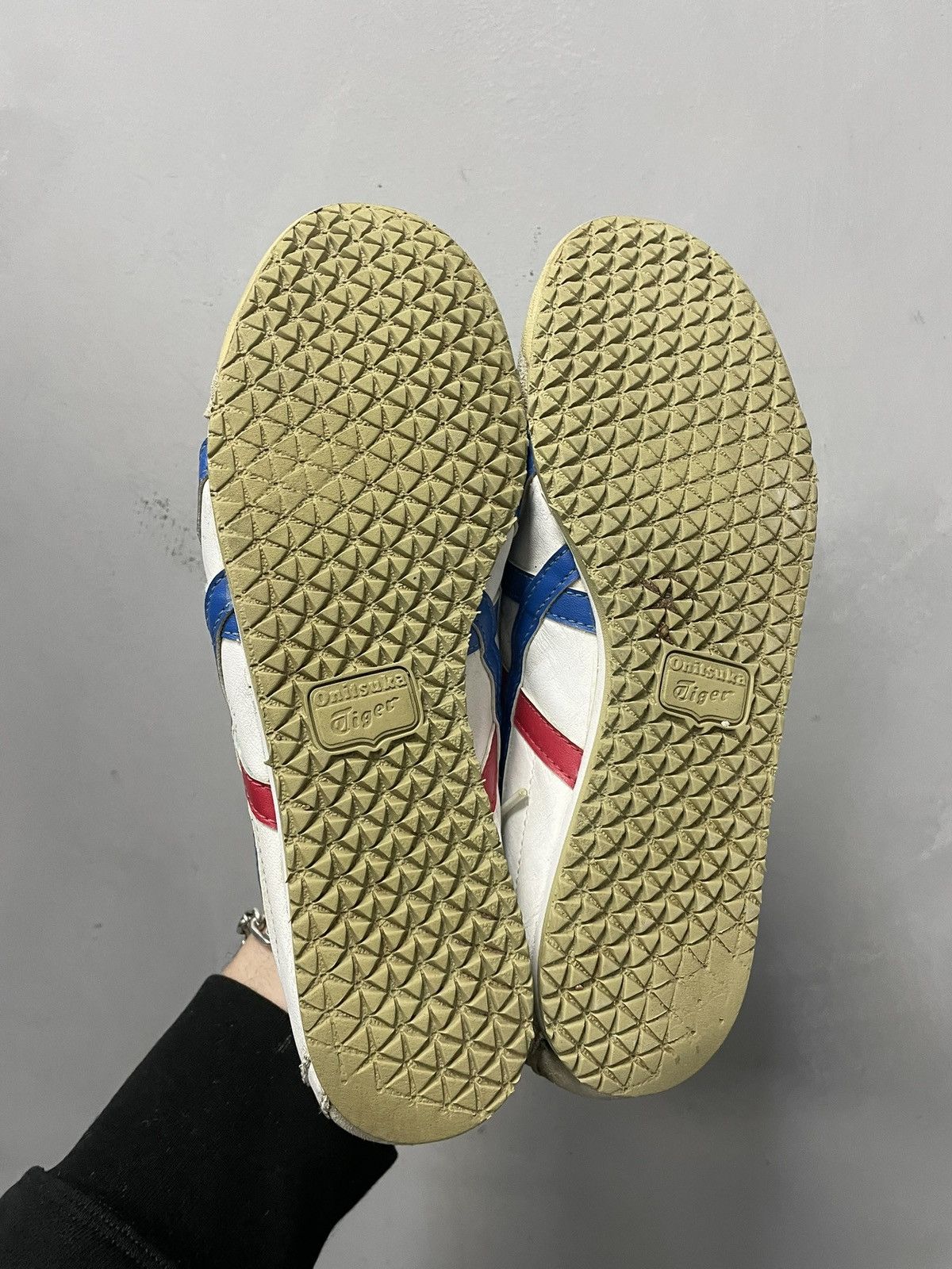 Asics Asics tiger onitsuka kill bill style shoes trainers y2k Size US 7 / EU 40 - 7 Thumbnail