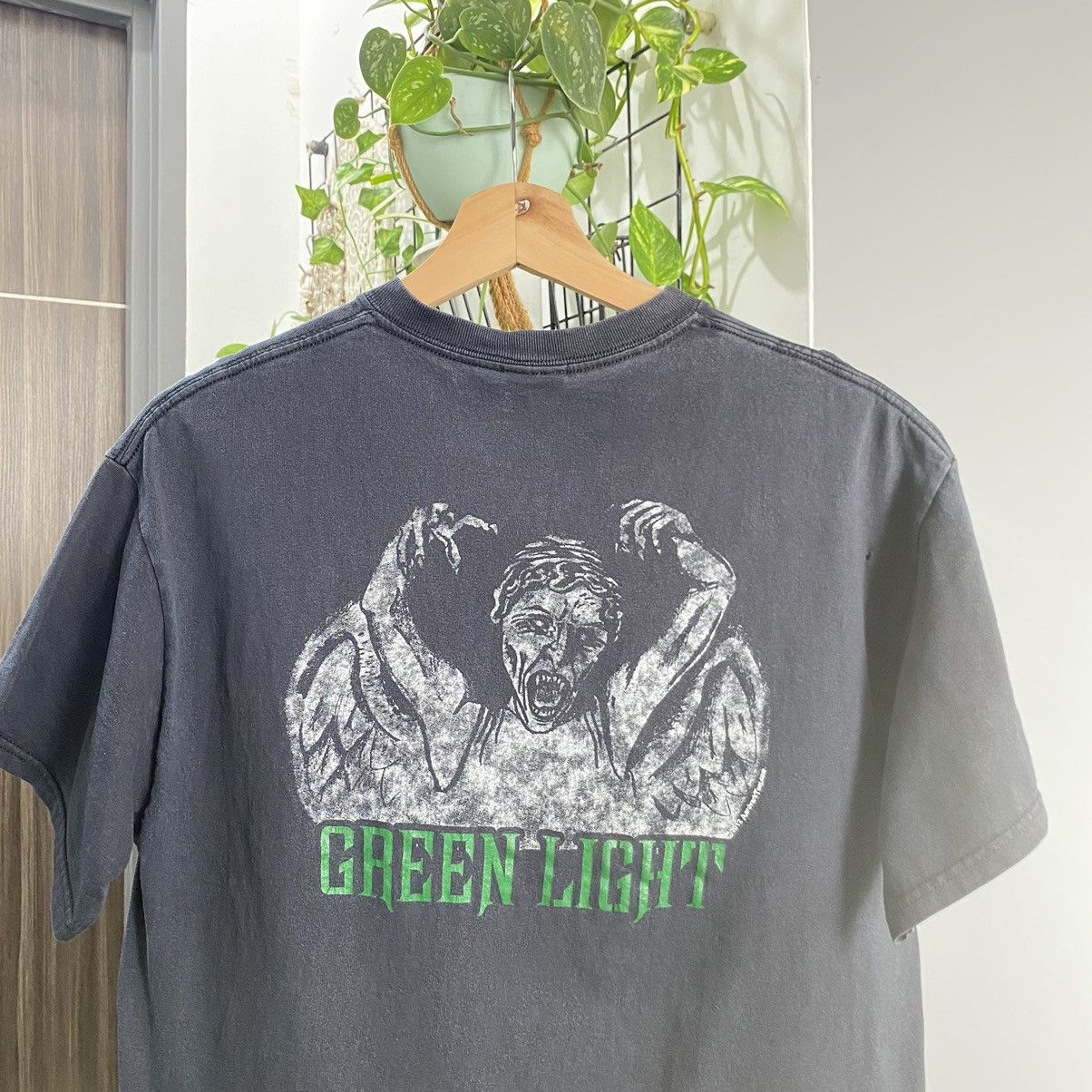 Gildan Thrashed Faded Vintage 2012 Red Light Angel ERD GRUNGE TEE Size US M / EU 48-50 / 2 - 4 Thumbnail
