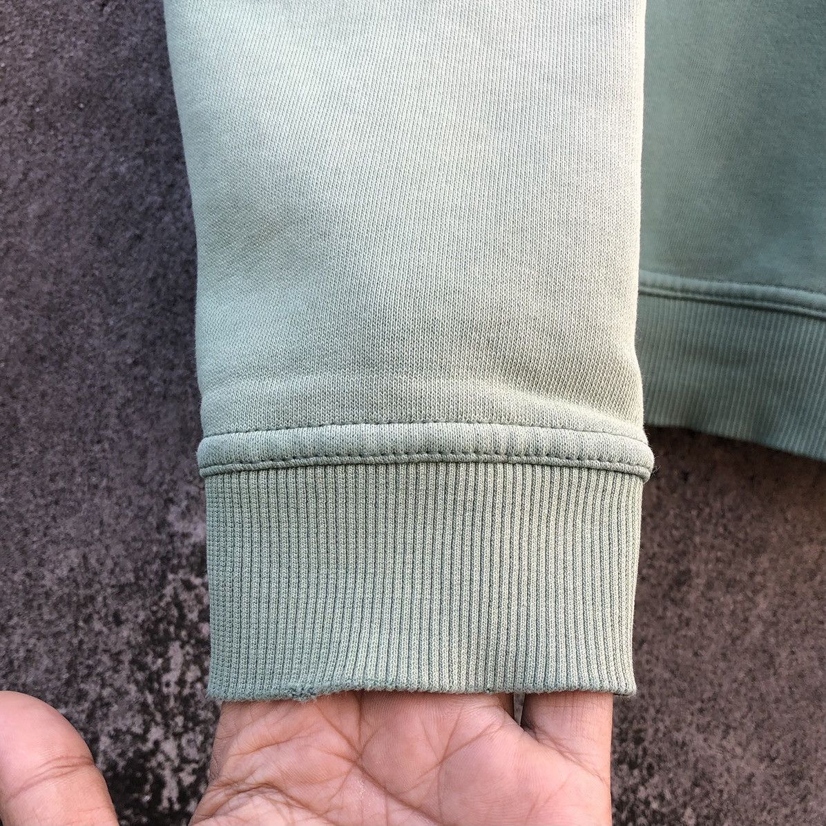 Vintage VTG THRASHED United Colours Of Benetton Crewneck Sweatshirt Size US S / EU 44-46 / 1 - 11 Thumbnail