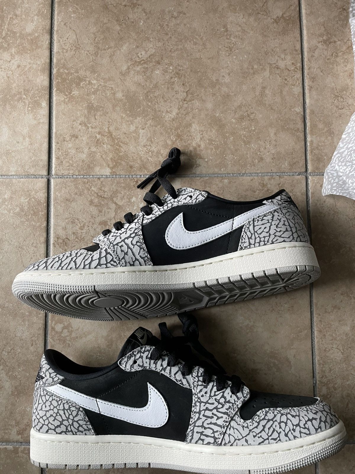 Jordan Brand AIR JORDAN 1 RETRO LOW OG/ Size US 10 / EU 43 - 2 Thumbnail