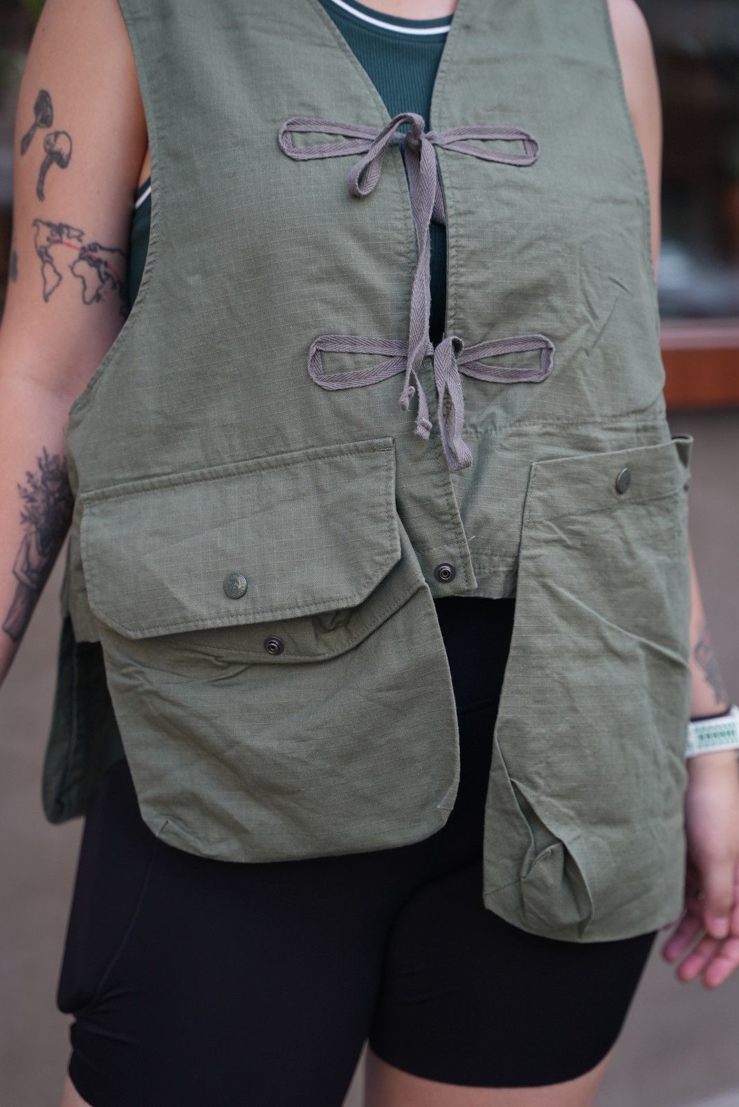 Engineered Garments Engineered Garments Multi pocket Vest/Dress Size L / US 10 / IT 46 - 11 Thumbnail