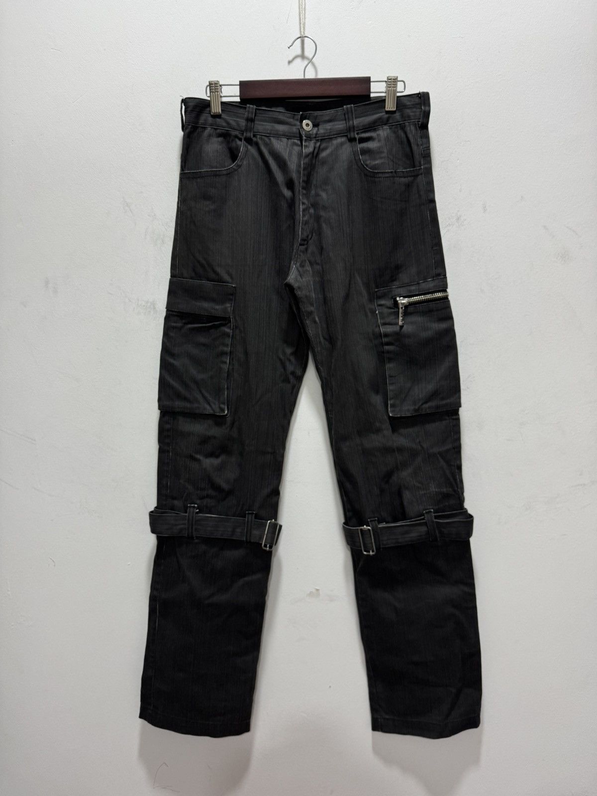 Japanese Brand JAPANESE STYLE IN THE ATTIC GOTH BONDAGE PUNK CARGO PANTS Size US 29 - 3 Thumbnail