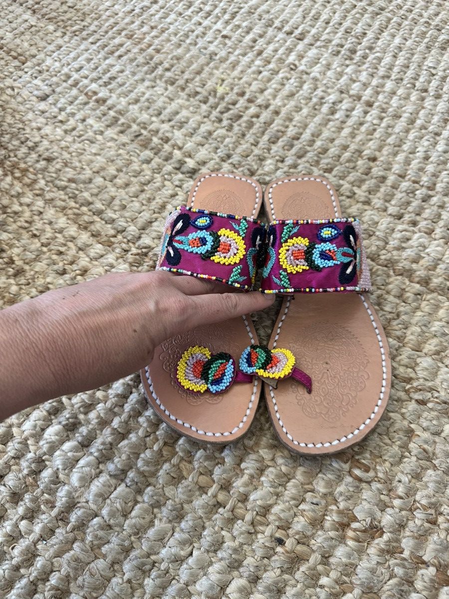 BLUE PLATE COLORFUL BEADED FLAT SANDALS SIZE 7